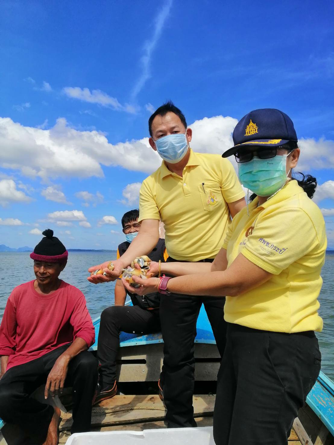 ปล่อยพันธุ์สัตว์น้ำพันธุ์กุ้งแชบ๊วยและหอยชักตีน บริเวณท่าเรือแหลมไทร