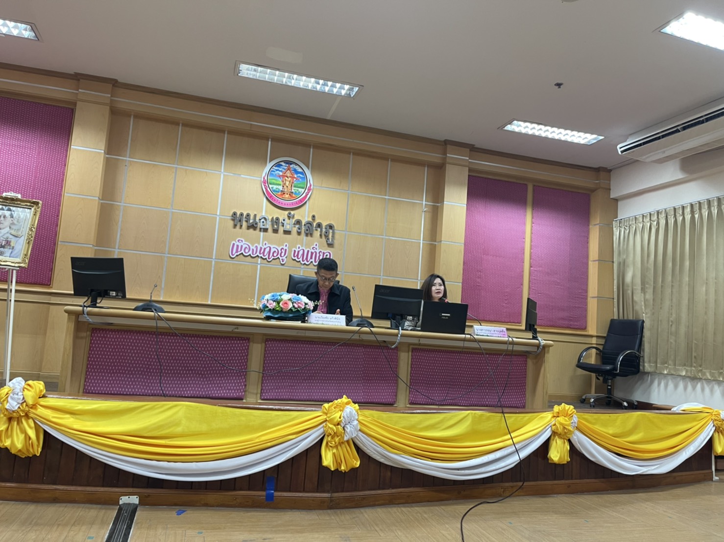วันที่ 22 ธันวาคม 2563 นางถนอมขวัญ นอศรี หัวหน้ากลุ่มบริหารและยุทธศาสตร์ และนางสาวบุรัสกร แสงไกร เจ้าพนักงานธุรการปฏิบัติงาน..คลิก