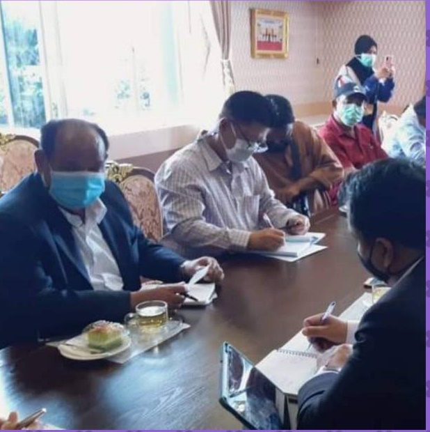 ร่วมประชุม หารือแนวทางในการแก้ไขปัญหาสัตว์น้ำจากการทำการประมง และกุ้งทะเลจากการเพาะเลี้ยง  มีราคาตกต่ำ..คลิก