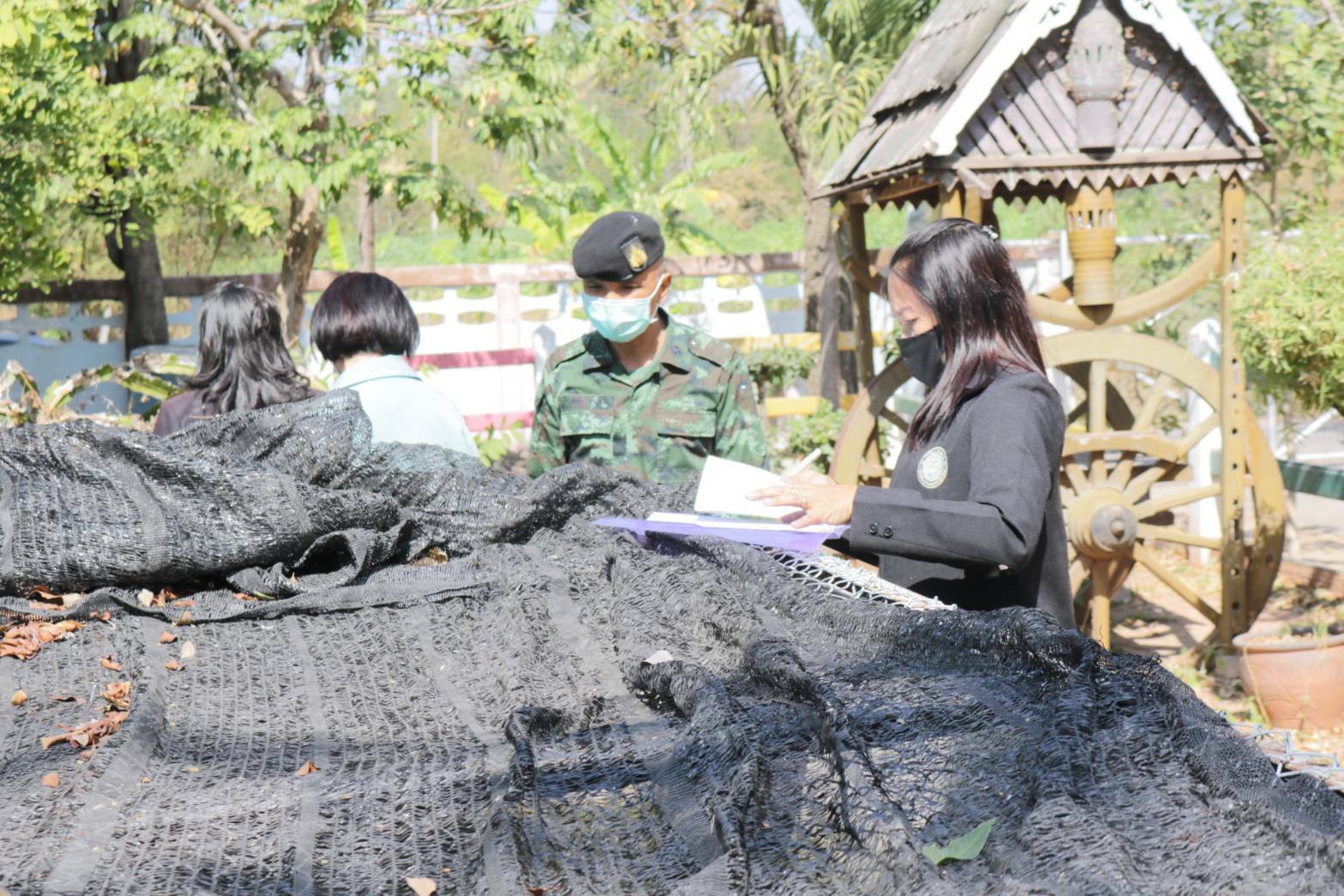 ประมงอำเภอด่านขุนทดร่วมกับคณะทหารจาก มทบ.21 และหน่วยงานที่รับผิดชอบ ออกติดตามและประเมินผลโครงการอาหารกลางวันหลวงพ่อคูณปริสุทโธ..คลิก