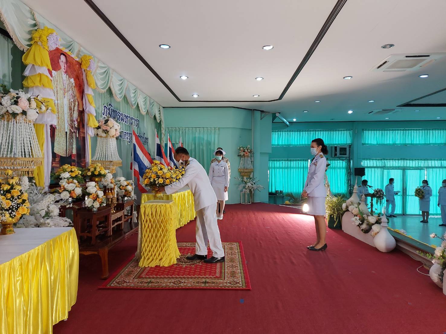 ร่วมพิธีวางพานพุ่มดอกไม้สด เนื่องใน “วันมาตรฐานฝีมือแรงงานแห่งชาติ”..คลิก