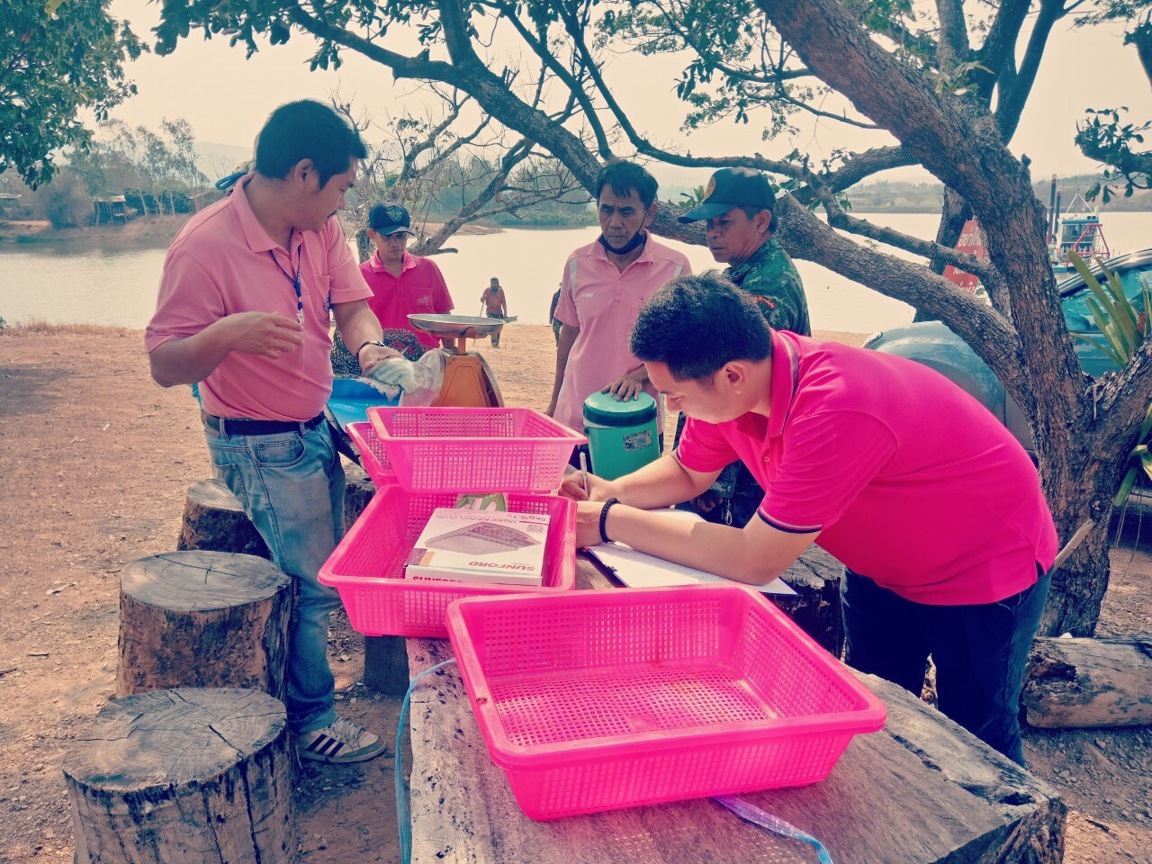 ลงพื้นที่ประเมินชนิดและปริมาณสัตว์น้ำ ในแหล่งน้ำภายใต้โครงการแผนปฏิบัติราชการประจำปีงบประมาณ 2564 ณ อ่างเก็บน้ำร่องสัก หมู่ 9 ต.บ้านปิน จ.พะเยา..คลิก