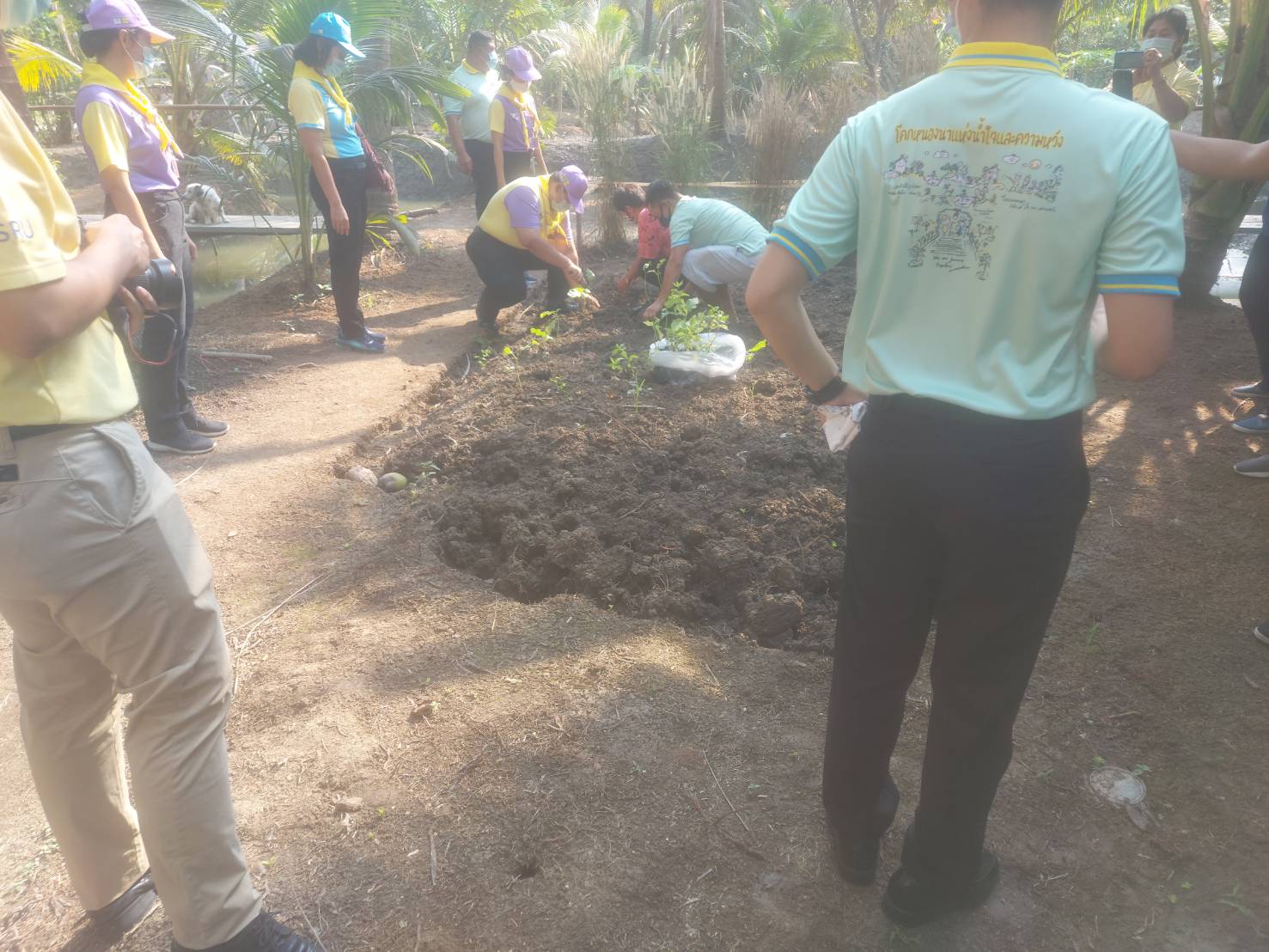 วันที่ 26 มีนาคม 2564 เวลา 9.00 น.นายประธาน น้อยสอาด ประมงอำเภอบางคนที ได้เข้าร่วมกิจกรรมโคกหนองนา แห่งน้ำใจและความหวัง ฯ..คลิก