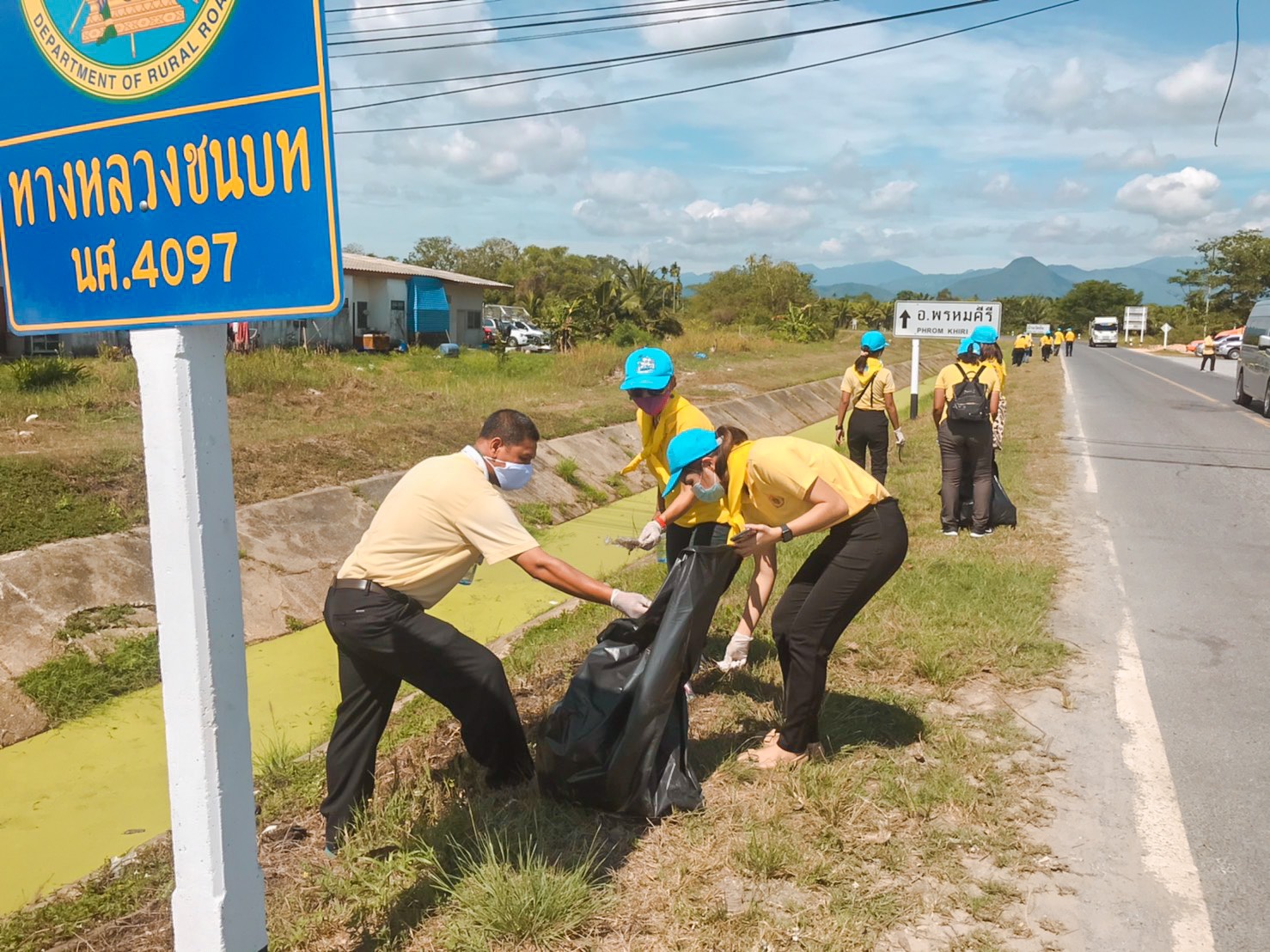 สำนักงานประมงจังหวัดนครศรีธรรมราช เข้าร่วมกิจกรรมจิตอาสาพัฒนา “เราทำความดี ด้วยหัวใจ” ในวันสำคัญของชาติไทย..คลิก