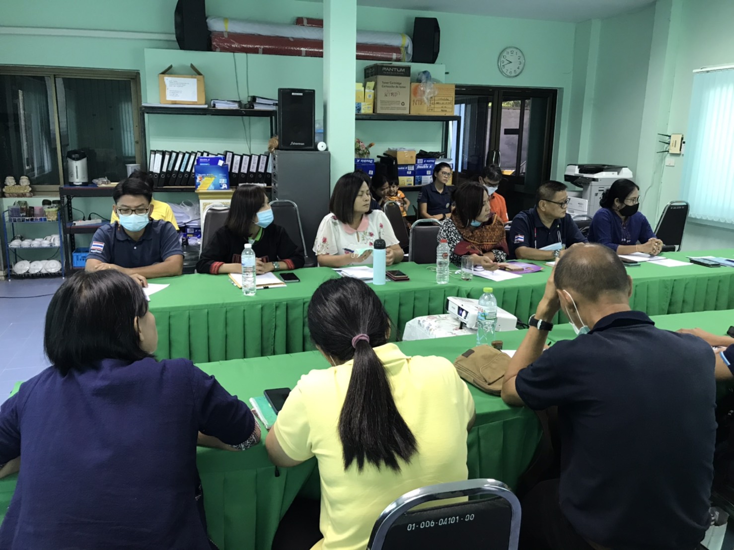 ประชุมข้าราชการ พนักงานเจ้าหน้าที่ สำนักงานประมงจังหวัดและสำนักงานประมงอำเภอ ประจำเดือนมีนาคม..คลิก