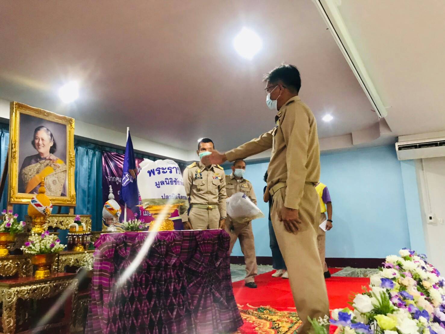 นายชาญ  คำเรียงศรี  ประมงอำเภอปรางค์กู่ เข้าร่วมพิธีมอบพันธุ์ปลาพระราชทานปลานิลจิตรลดา จำนวน 120,000 ตัว..คลิก