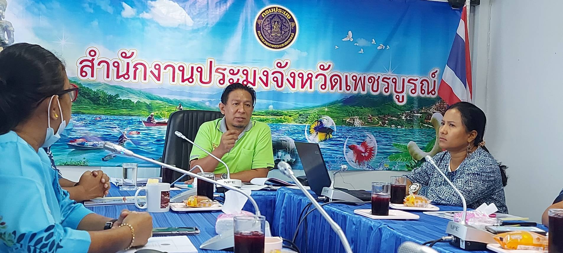 นายประเทศ ซอรักษ์ ผู้ตรวจราชการกรมประมง ตรวจติดตามการดำเนินงาน..คลิก
