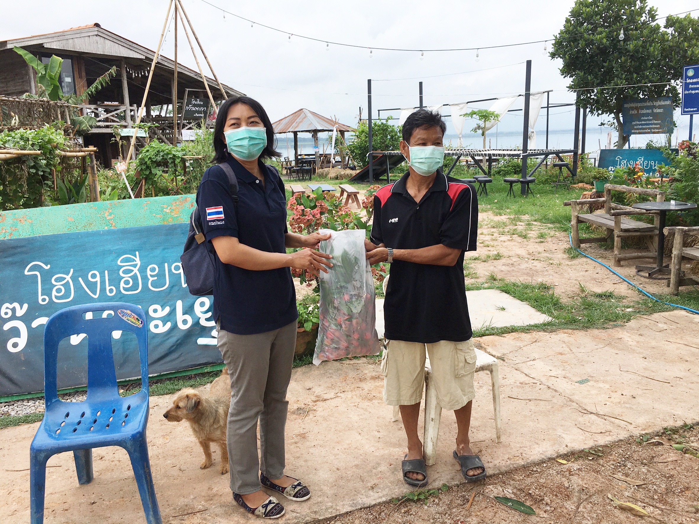 เยี่ยมเยือนและให้กำลังใจชุมชนชาวประมงสันแกลบดำและชาวประมงที่ประสบวาตภัย..คลิก