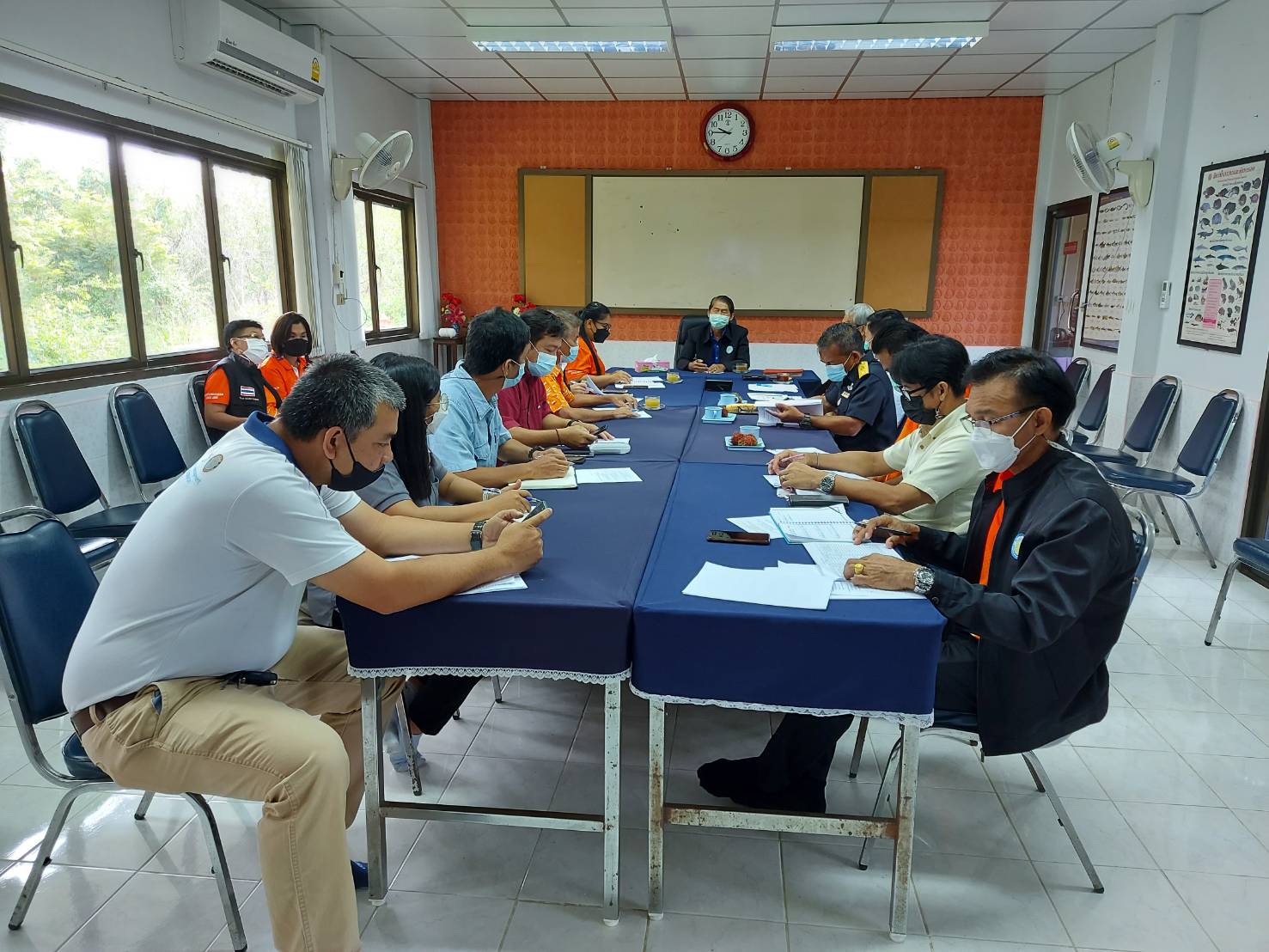 ประชุมติดตามการปฏิบัติงานแก้ไขปัญหาการแบ่งเขตพื้นที่ทำการเฉพาะเลี้ยงหอยทะเลระหว่างพื้นที่จังหวัดสมุทรสงคราม..คลิก