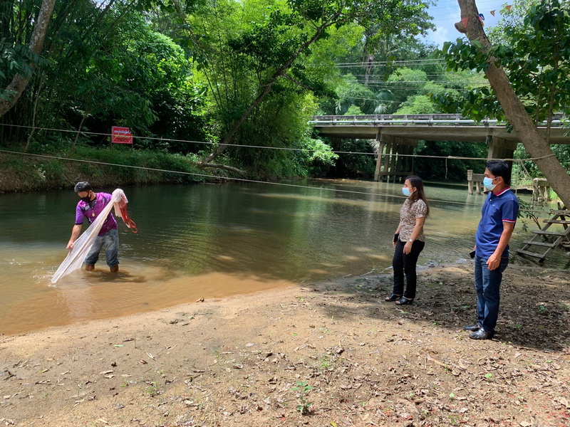 สำรวจการเจริญเติบโตของพันธุ์ปลา กิจกรรมเพิ่มผลผลิตสัตว์น้ำในแหล่งน้ำชุมชน