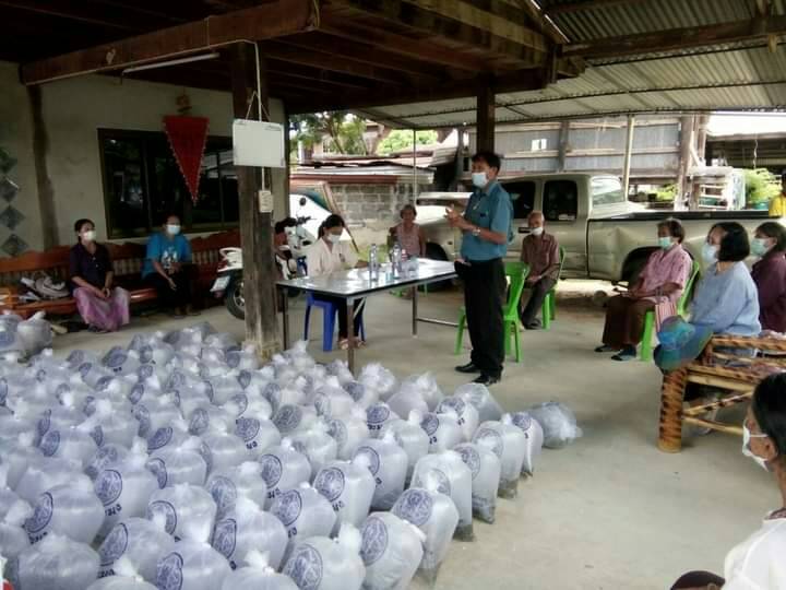 นายชาญ  คำเรียงศรี  ประมงอำเภอปรางค์กู่ สนับสนุนพันธุ์สัตว์น้ำให้แก่เกษตรกรโครงการเกษตรทฤษฎีใหม่ อำเภอห้วยทับทัน..คลิก