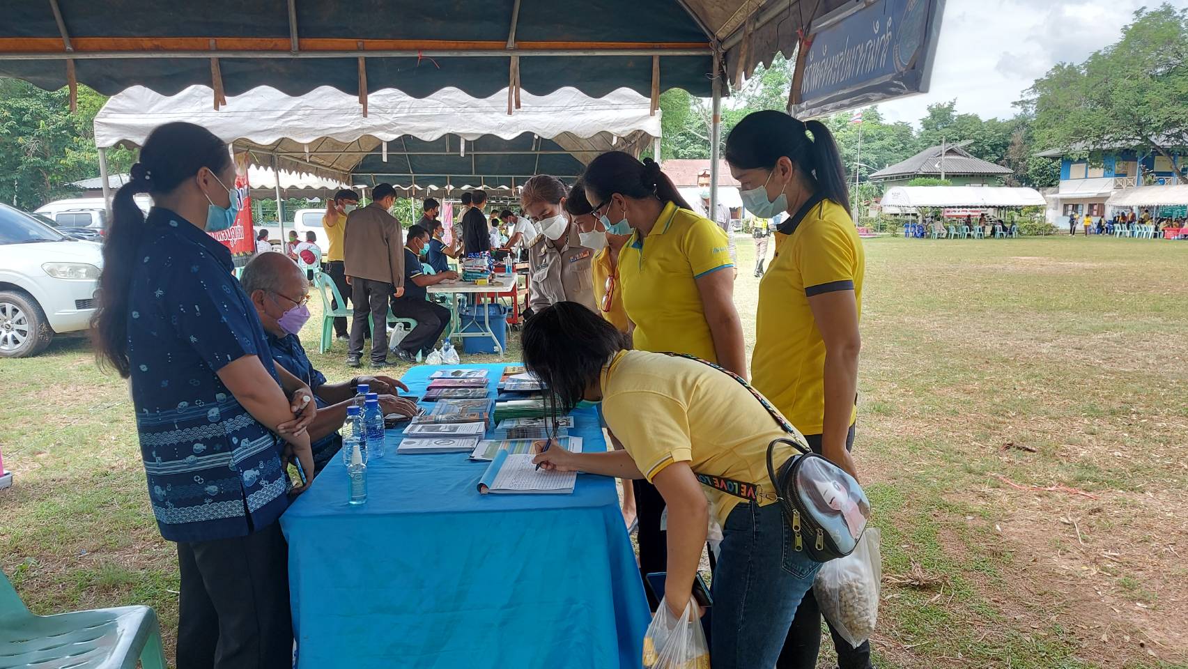 วันที่ 22 กรกฎาคม 2564 เวลา 09.00 น. นายบุญหลาย กุลนารัตน์ ประมงจังหวัดหนองบัวลำภู มอบหมายให้นายสมจิตร์ พงษ์ภุมมา หัวหน้ากลุ่มบริหารจัดการด้านการประมง พร้อมด้วยนางสาวมลฤดี ลิ้มสุวรรณ ประมงอำเภอศรรบุญเรือง และเจ้าหน้าที่นางสาวดาพร หนันทะ เจ้าพนักงานประมงปฏิบัติงาน..คลิก