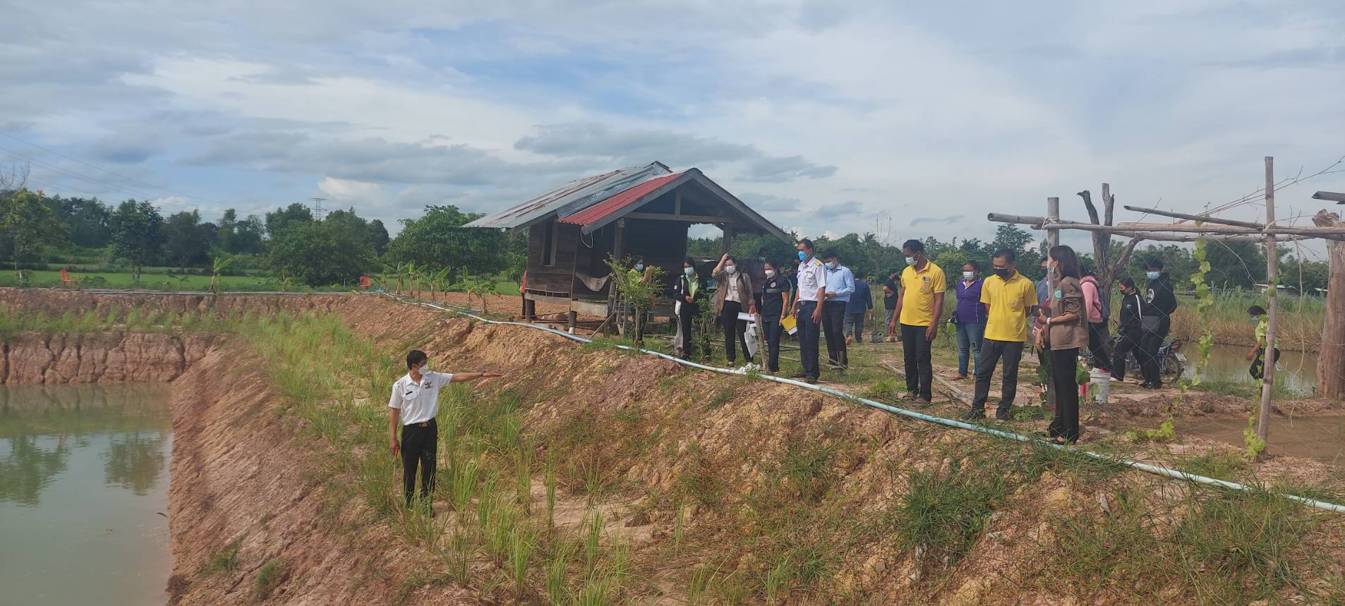 การประชุมเตรียมความพร้อมในการจัดการฝึกอบรม หลักสูตร การขับเคลื่อนภาคการเกษตรตามแนวปรัชญาของเศรษฐกิจพอเพียงและเกษตรทฤษฎีใหม่ ภายใต้โครงการ 1 ตำบล 1 กลุ่มเกษตรทฤษฎีใหม่ จังหวัดอุบลราชธานี..คลิก