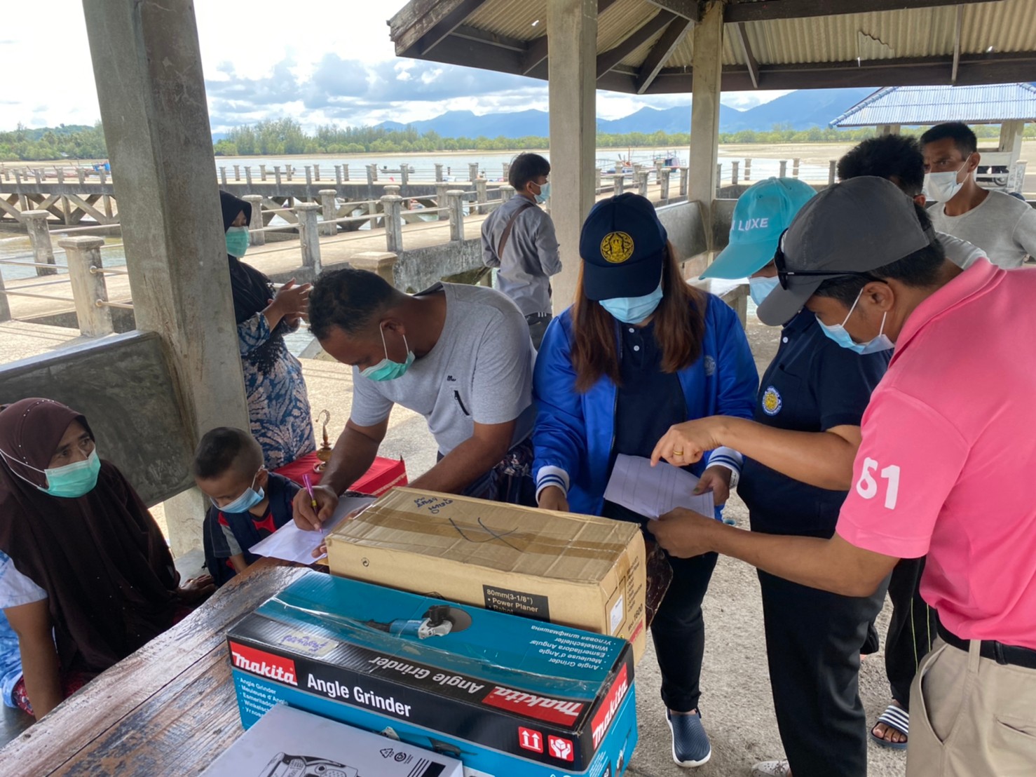 การมอบเครื่องมือทำการประมงประมง..คลิก