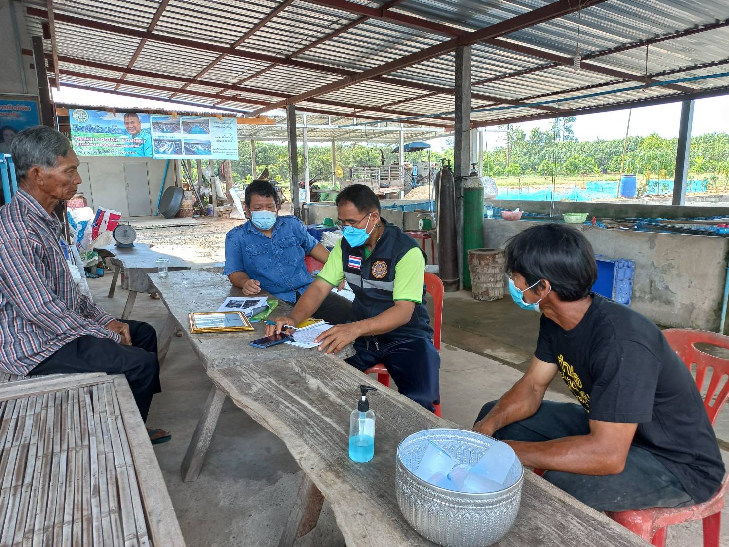การนำสอนผลงานการคัดเลือกเกษตรกรดีเด่น สาขาการเพาะเลี้ยงสัตว์น้ำ ระดับเขต ประจำปี 2564 ผ่านระบบทางไกลออนไลน์ Application Zoom ณ ท่าก่อสายสมบัติพันธุ์ปลา บ้านท่าก่อ หมู่.2 ตำบลนาจะหลวย อำเภอนาจะหลวย..คลิก