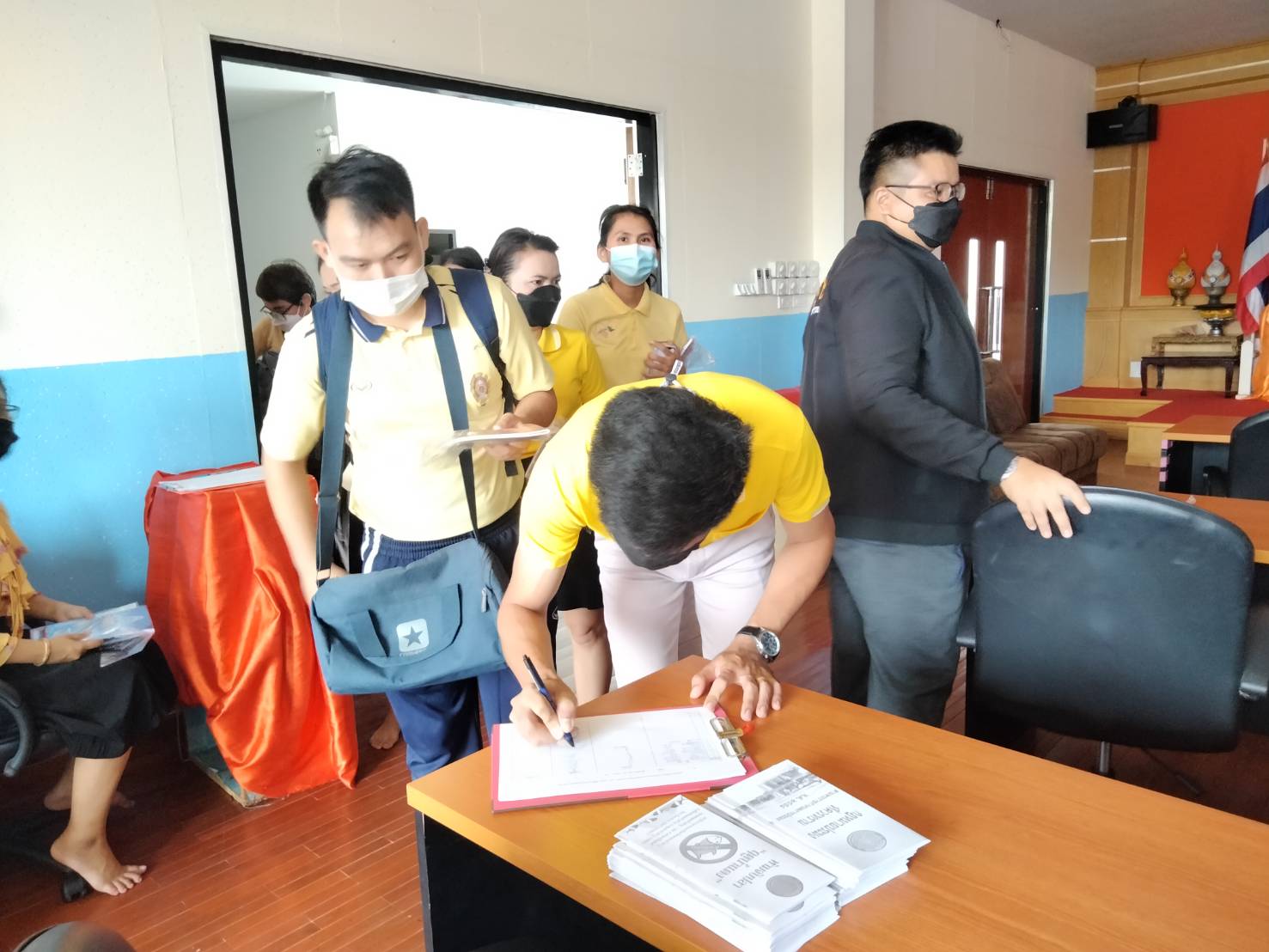 วันที่ 11 สิงหาคม 2564 ลงพื้นที่เพื่อปฏิบัติงานในการถ่ายทอดองค์ความรู้ด้านกฎหมายประมง ตามพระราชกำหนดการประมง พ.ศ. 2558 และที่แก้ไขเพิ่มเติม พ.ศ.2560 พื้นอำเภอนาวัง..คลิก