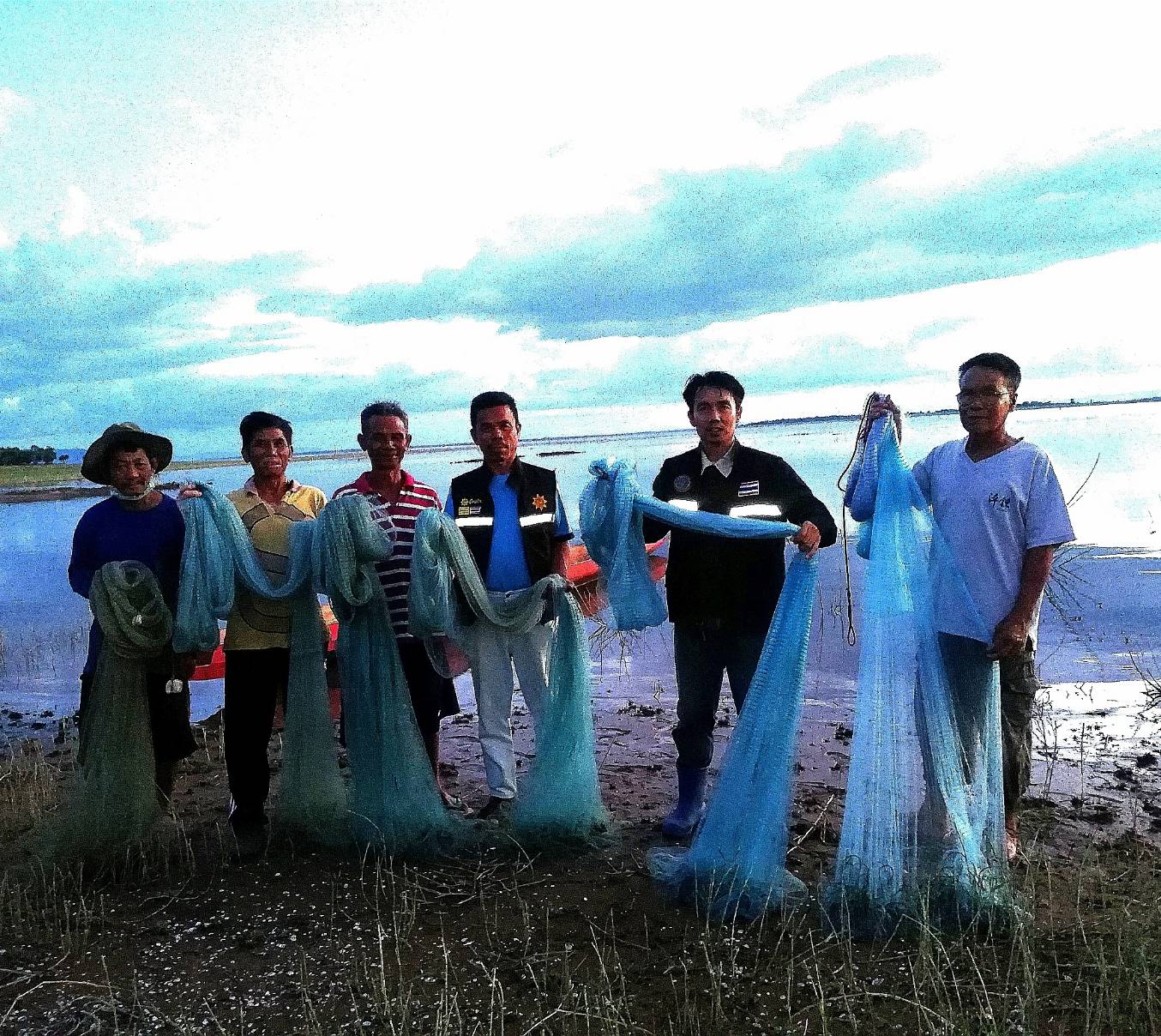 วันที่ 29 สิงหาคม 2564 เวลา 15.30 น. ตรวจตราควบคุมการทำการประมงในอ่างเก็บน้ำเขื่อนอุบลรัตน์รอบเขตอนุรักษ์สัตว์น้ำบ้านท่าศิลาและบ้านค้อ ตำบลบ้านค้อ อำเภอโนนสัง..คลิก