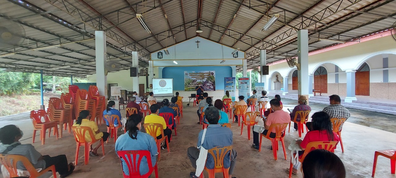 โครงการส่งเสริมการเลี้ยงปลาน้ำจืดในร่องสวน..คลิก