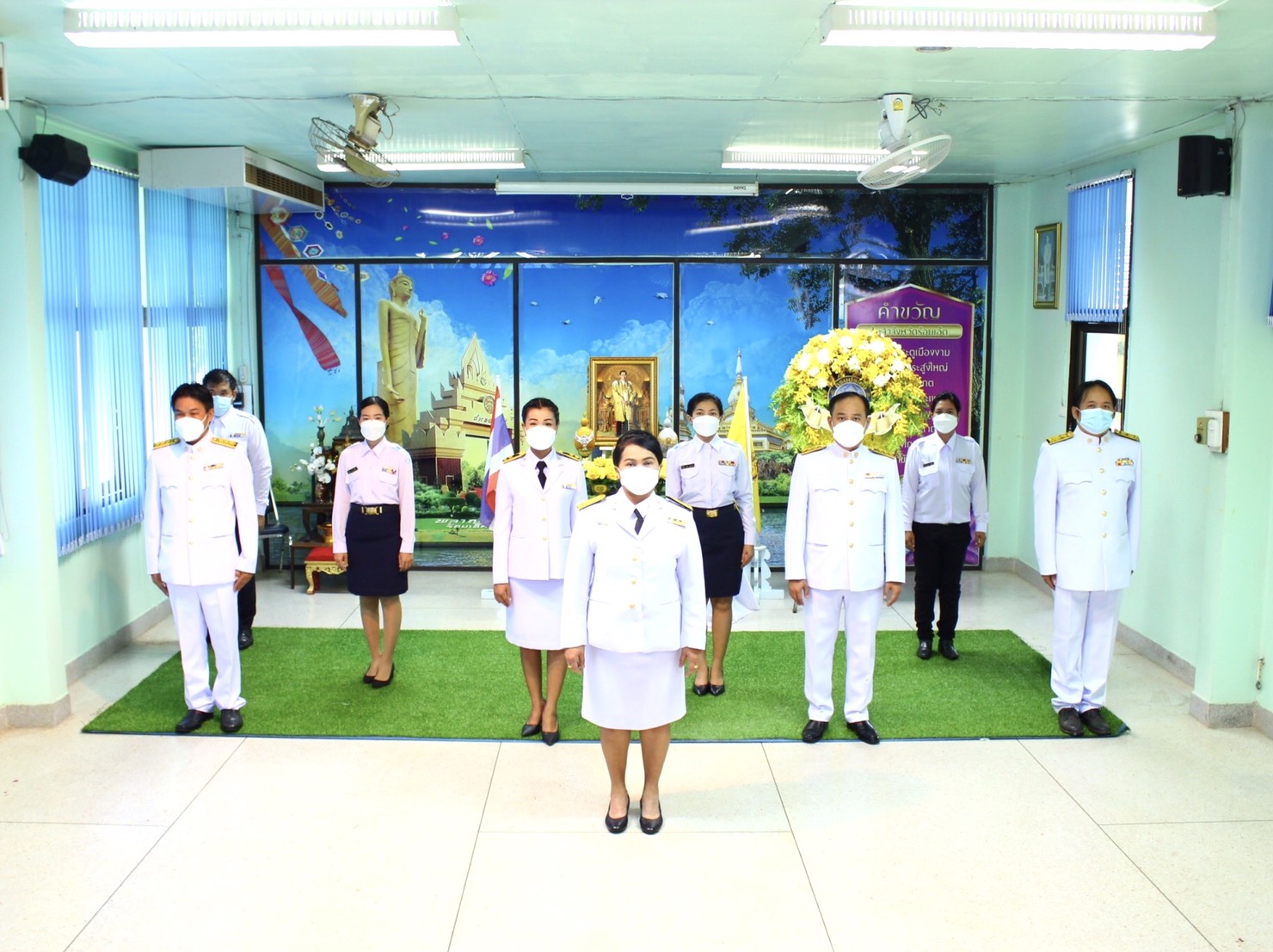วางพวงมาลาถวายราชสักการะเพื่อน้อมรำลึก เนื่องในวันคล้ายวันสวรรคตพระบาทสมเด็จพระบรมชนกาธิเบศร มหาภูมิพลอดุลยเดชมหาราช บรมนาถบพิตร