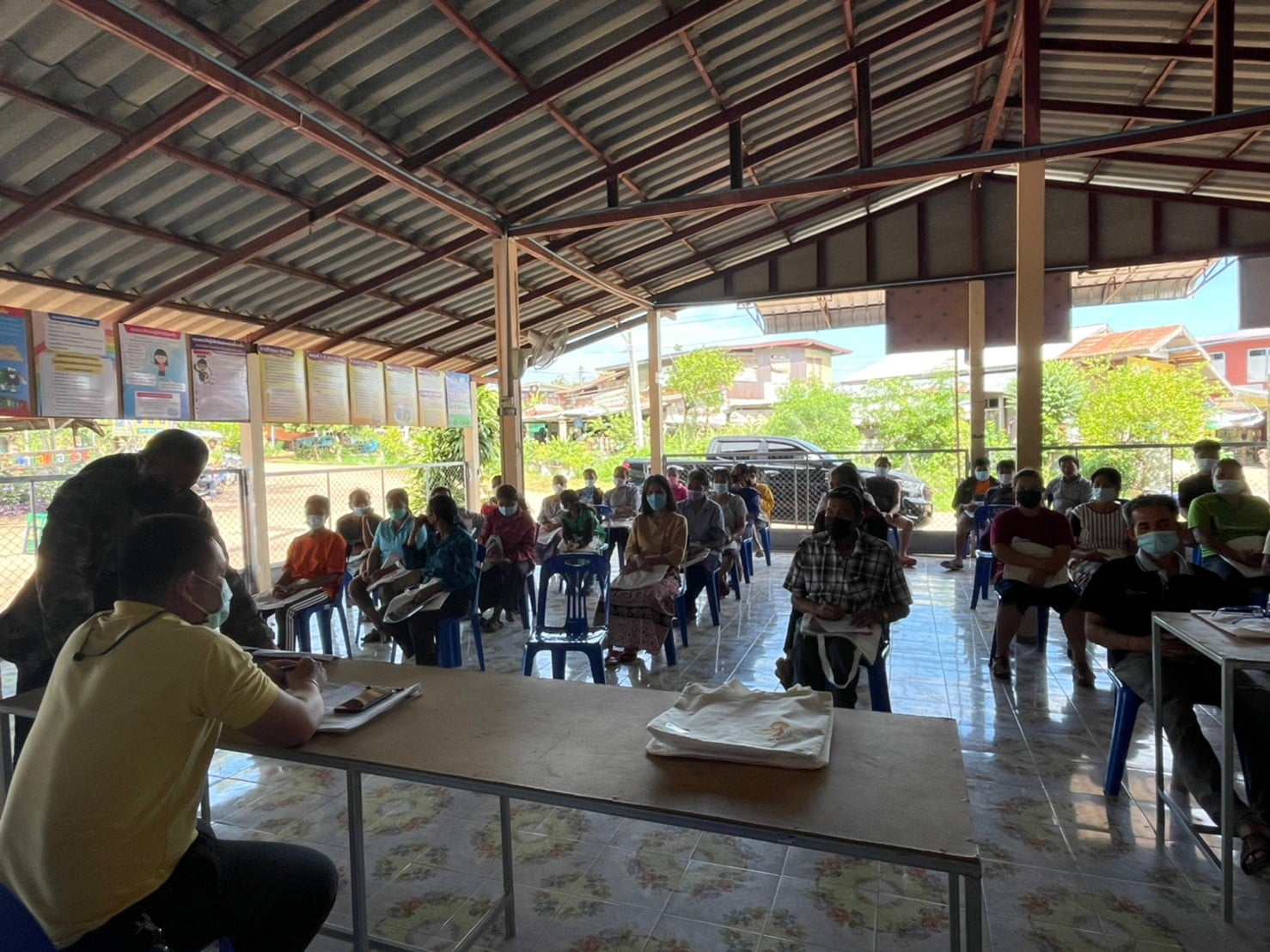 วันที่ 25 ตุลาคม 2564 จัดฝึกอบรมถ่ายทอดองค์ความรู้โครงการพัฒนาและเสริมสร้างความเข้มแข็งของเศรษฐกิจฐานราก  ในพื้นที่อำเภอเมืองหนองบัวลำภู จำนวน 200 ราย..คลิก