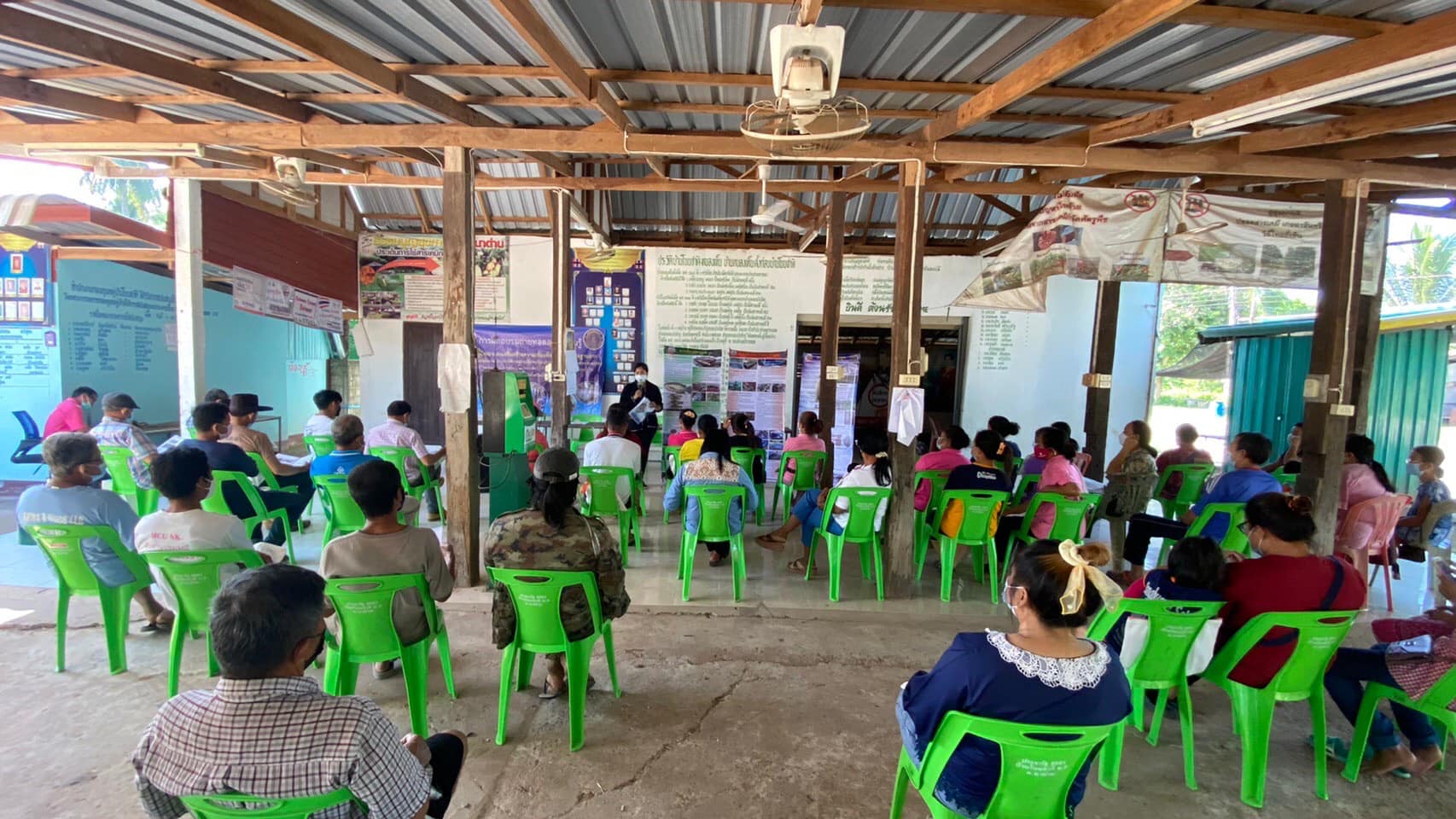 วันที่ 26 - 27 ตุลาคม 2564 จัดฝึกอบรมถ่ายทอดองค์ความรู้โครงการพัฒนาและเสริมสร้างความเข้มแข็งของเศรษฐกิจฐานราก ในพื้นที่อำเภอสุวรรณคูหา จำนวน 200 ราย..คลิก