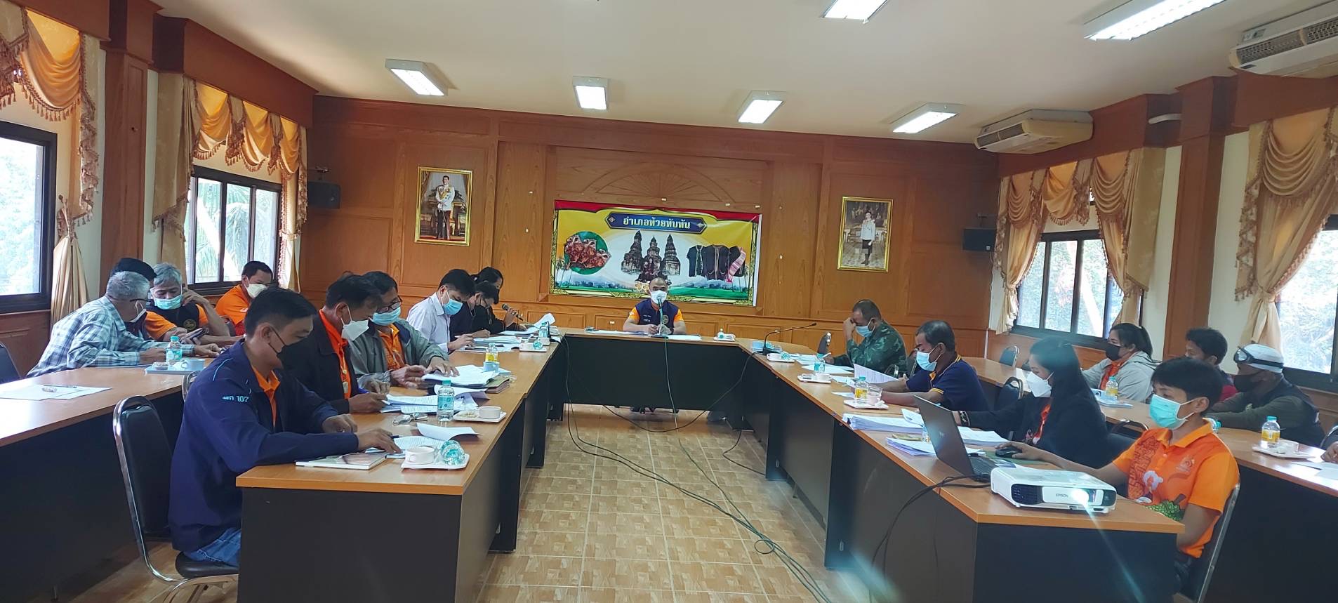 ร่วมประชุมคณะกรรมการให้ความช่วยเหลือผู้ประสบภัยพิบัติอำเภอห้วยทับทัน ครั้งที่ 1/2564..คลิก