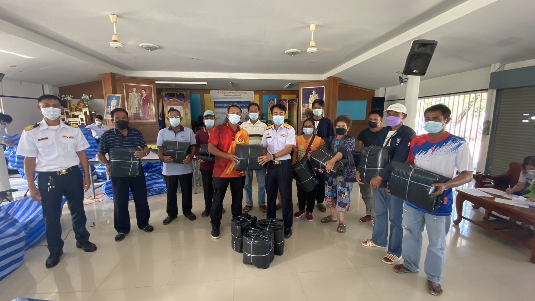 วันที่ 22 พฤศจิกายน 2564 เวลา 08.30 น. ส่งมอบกระชังบก ตามโครงการพัฒนาและเสริมสร้างความเข้มแข็งของเศรษฐกิจฐานราก งบประมาณรายจ่ายงบกลางรายการสำรองจ่ายเพื่อกรณีฉุกเฉินหรือจำเป็นปีงบประมาณ พ.ศ.2564..คลิก