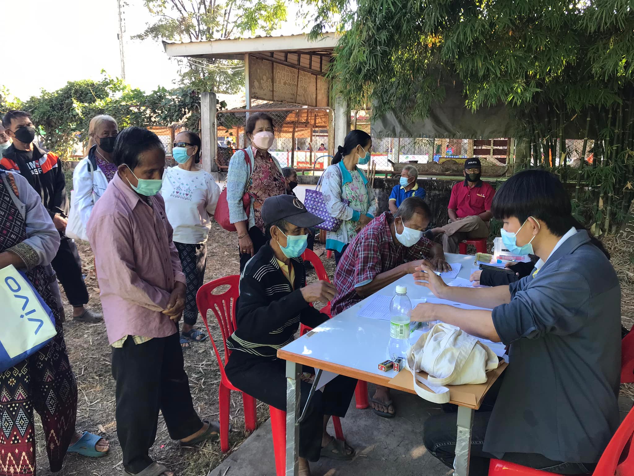 วันที่ 25 พฤศจิกายน 2564 เวลา 08.00 น. ตรวจรับปัจจัยการผลิต สำหรับมอบแก่เกษตรกรโครงการพัฒนาและเสริมสร้างความเข้มแข็งของเศรษฐกิจฐานราก งบประมาณ พ.ศ.2564 ในพื้นที่อำเภอศรีบุญเรือง จำนวน 400 ราย..คลิก