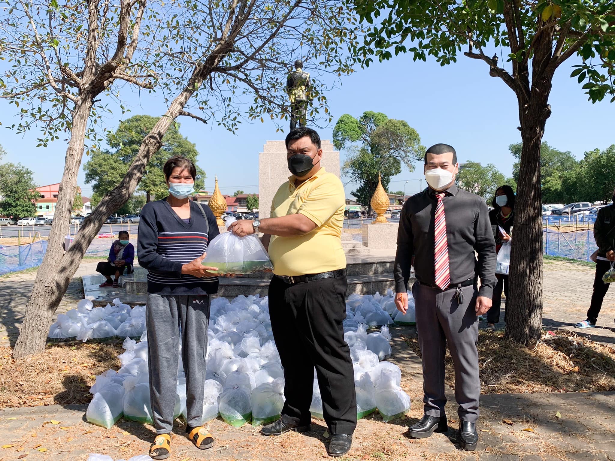 สำนักงานประมงจังหวัดนครพนม มอบปัจจัยการผลิตเกษตรกรโครงการ 1 ตำบล 1 กลุ่มเกษตรทฤษฎีใหม่..คลิก