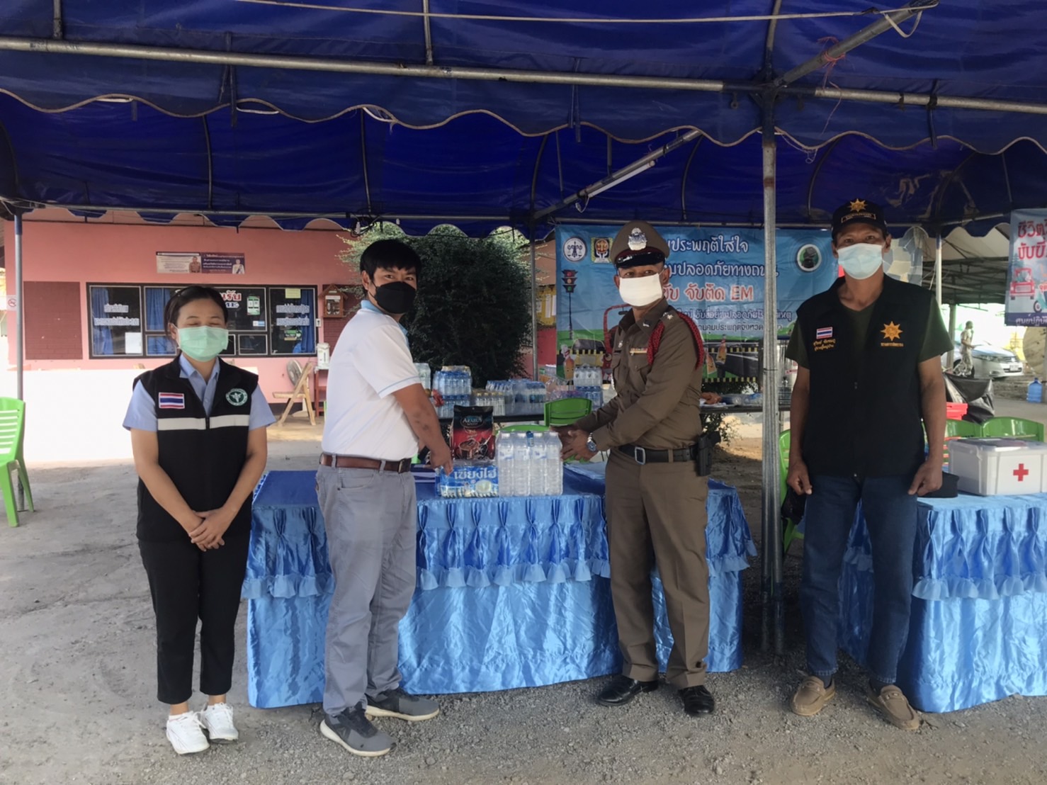 เข้าตรวจเยี่ยมจุดตรวจและจุดบริการประชาชนในช่วงเทศกาลปีใหม่ พ.ศ. 2565..คลิก