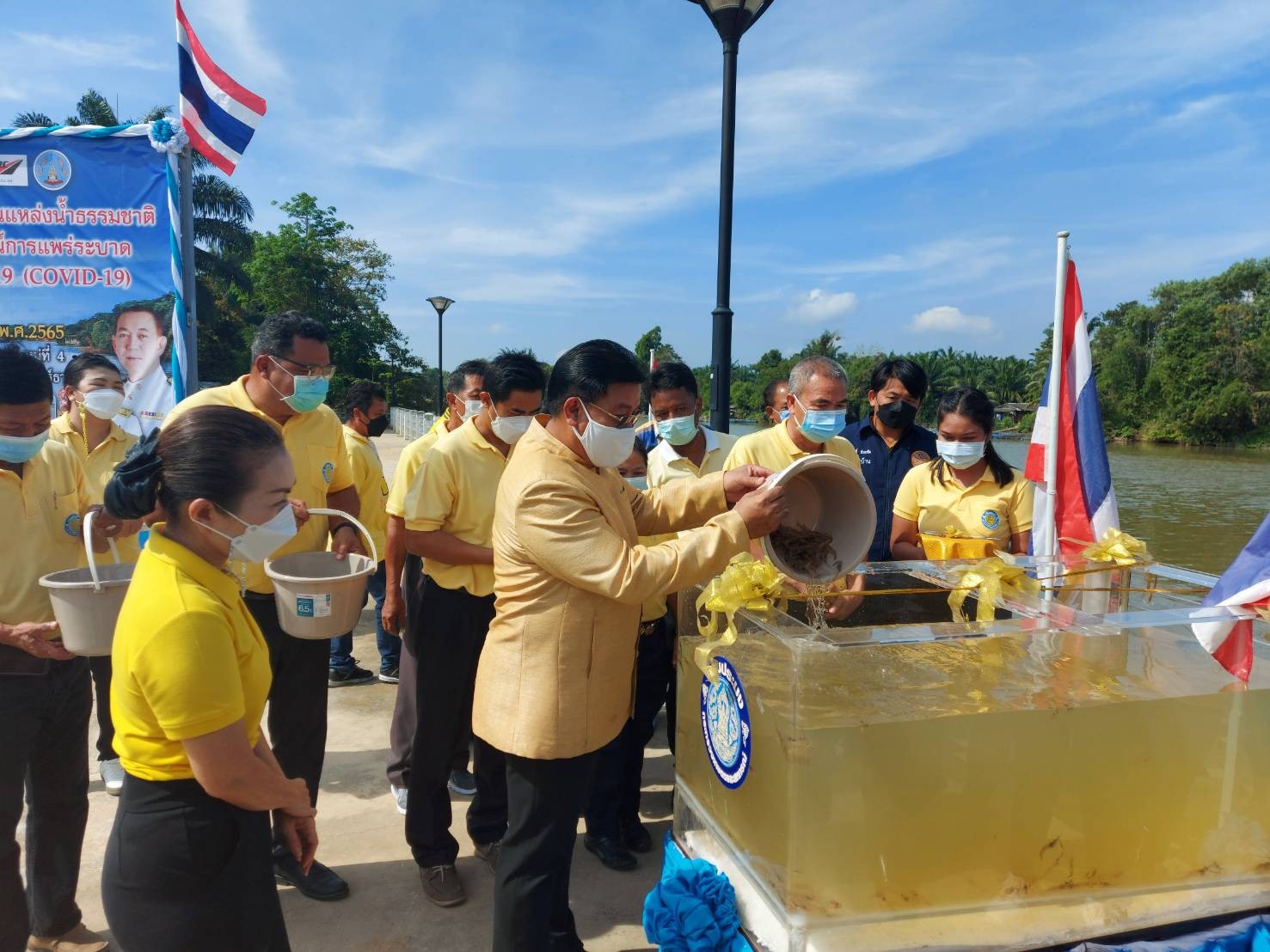 โครงการเพิ่มผลผลิตกุ้งก้ามกรามในแหล่งน้ำธรรมชาติ เพื่อสร้างรายได้จากสถานการณ์การแพร่ระบาดของโรคติดเชื้อไวรัสโคโรนา 2019 (COVID-19)