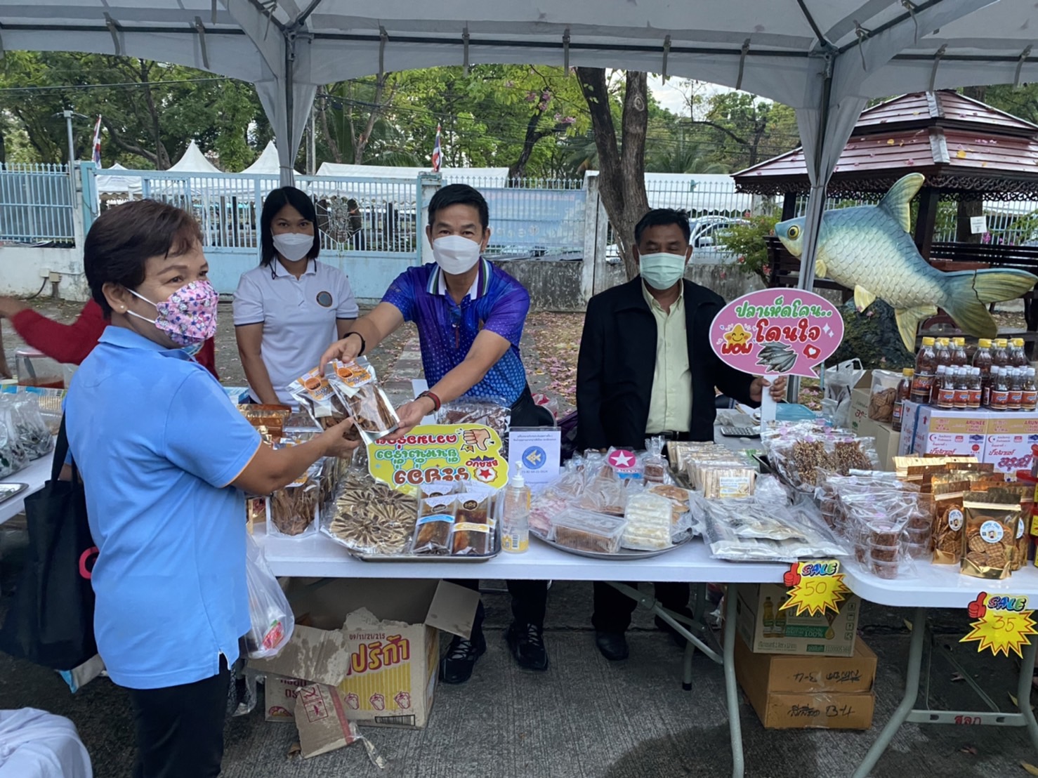 จำหน่ายสินค้าและผลิตภัณฑ์แปรรูปประมงพื้นบ้านจังหวัดระยอง กิจกรรม  Fisherman Market