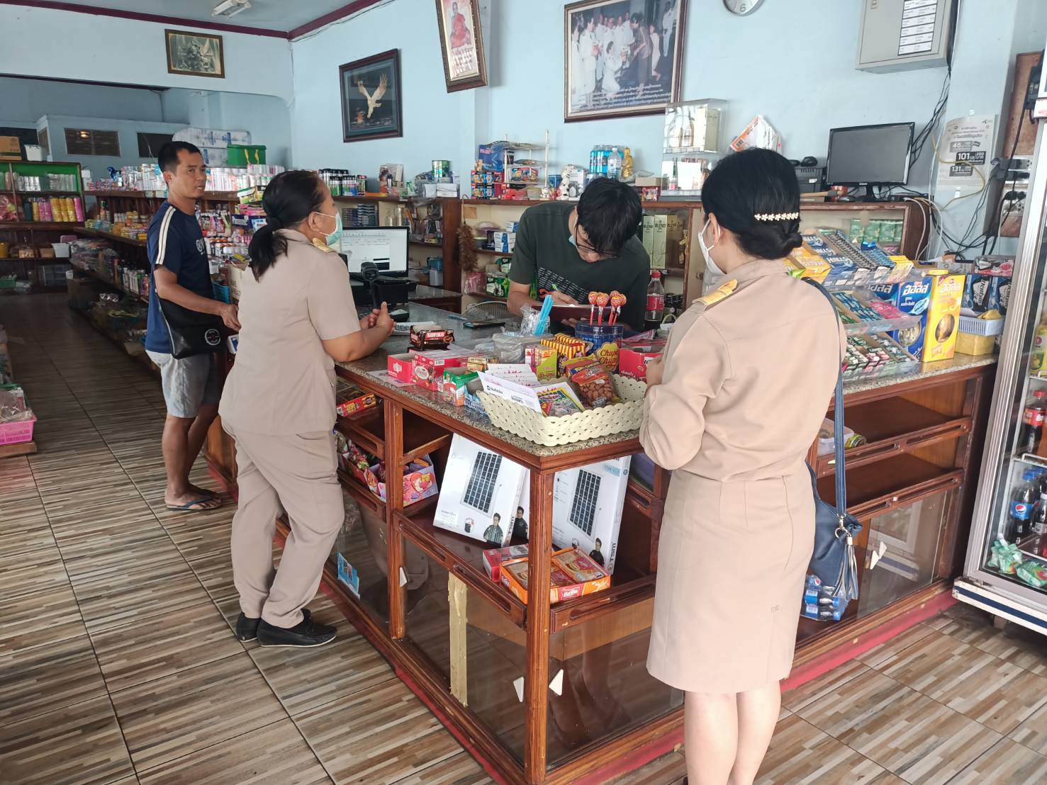 วันที่ 14 กุมภาพันธ์ 2565 นายกิตติพงษ์ ลีลาศสง่างาม ประมงจังหวัดศรีสะเกษ มอบหมายให้นางเสาวณี แสนโคก ประมงอำเภอเมืองศรีสะเกษ ร่วมกับสำนักงานปศุสัตว์อำเภอเมือง ร่วมบูรณาการตรวจร้านอาหารสัตว์ในพื้นที่อำเภอมืองศรีสะเกษ..คลิก