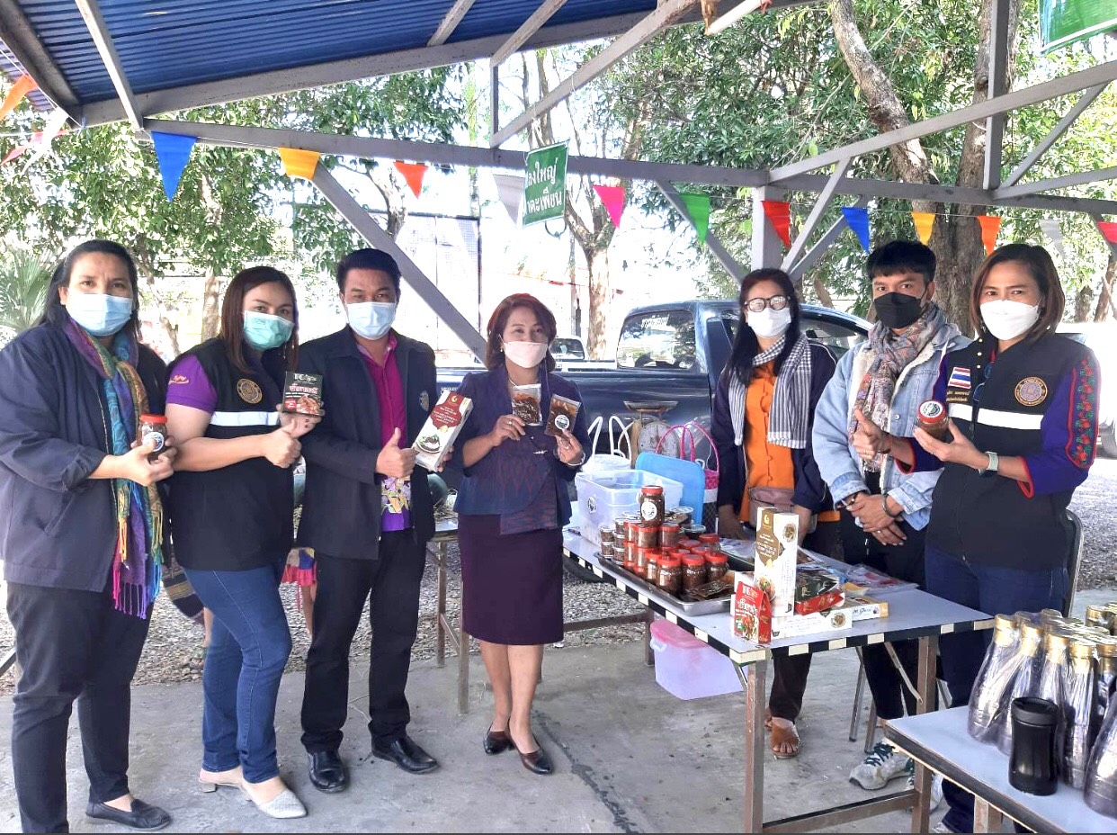 เปิดตลาดสินค้าแปลงใหญ่ประมง ณ ลานหน้าสำนักงานประมงจังหวัดร้อยเอ็ด
