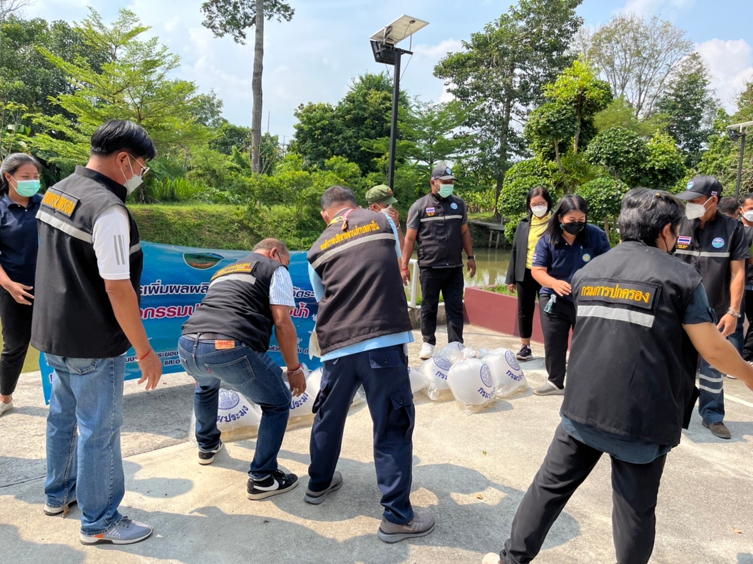 สำนักงานประมงจังหวัดระยอง ร่วมปล่อยพันธุ์สัตว์น้ำ จำนวน 150,000 ตัว