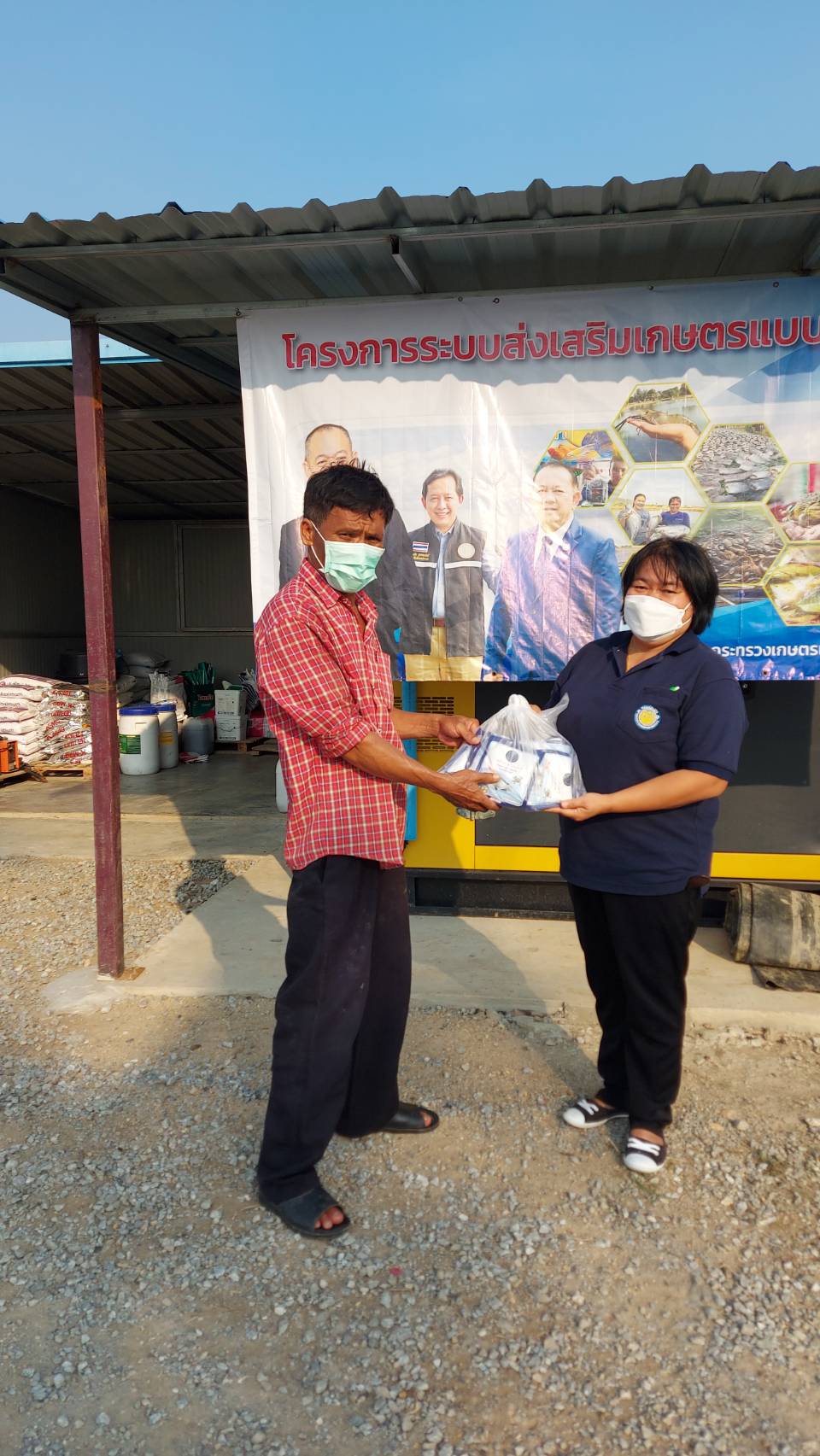 ติดตามส่งเสริมเกษตรกรแบบแปลงใหญ่กุ้งก้ามกราม แปลงวิสาหกิจชุมชนชมรมผู้เพาะเลี้ยงกุ้งคุณภาพจังหวัดกาญจนบุรี (ติดตามเร่งรัดการปฏิบัติงานของเจ้าหน้าที่)..คลิก