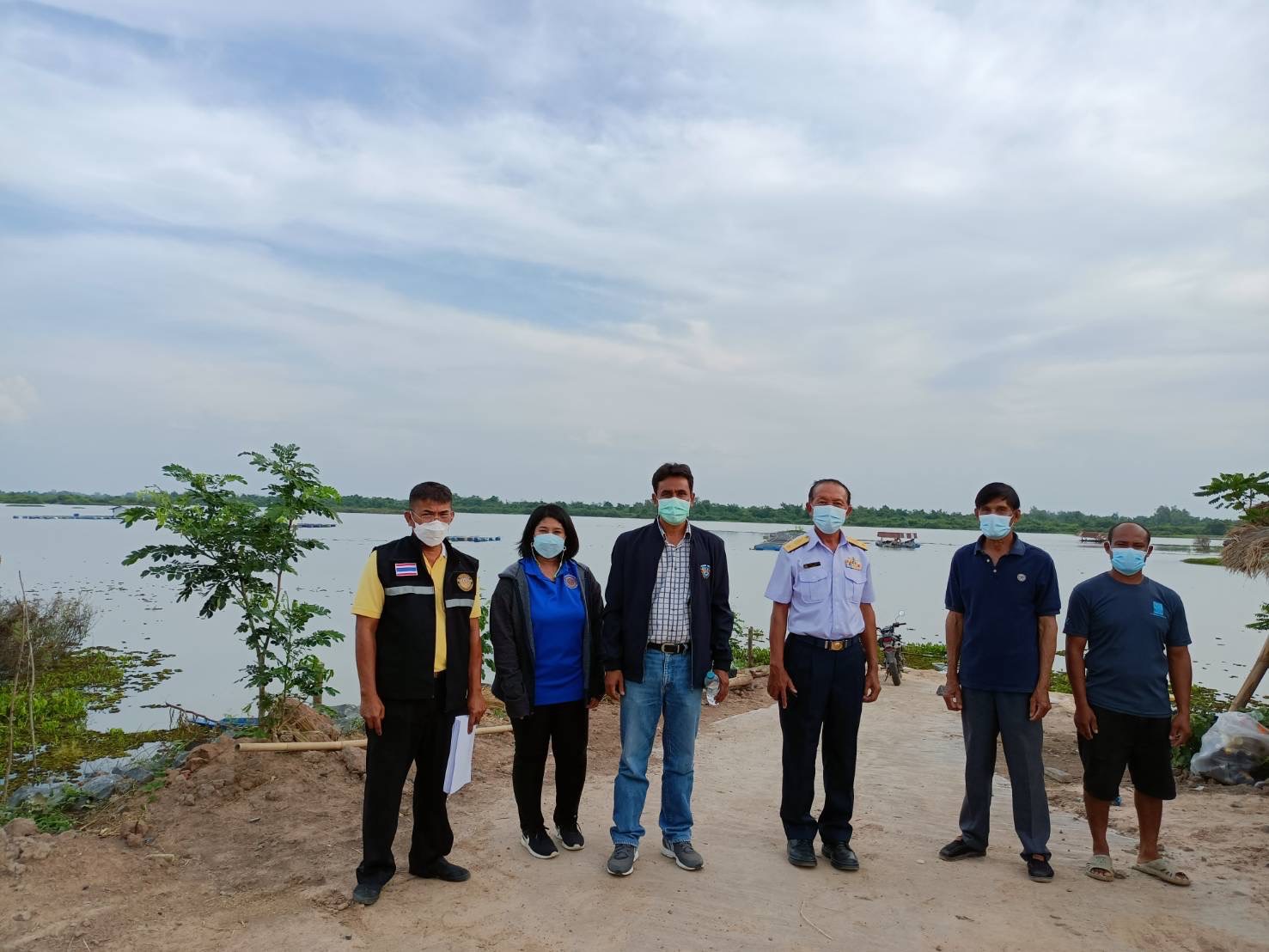 นายกิตติพงษ์ ลีลาศสง่างาม ประมงจังหวัดศรีสะเกษ นายประจักษ์ แสนภักดี หัวหน้ากลุ่มบริหารจัดการด้านการประมง พร้อมเจ้าหน้าที่ ปฏิบัติหน้าที่ ดังนี้  ร่วมกิจกรรมตกปลา 