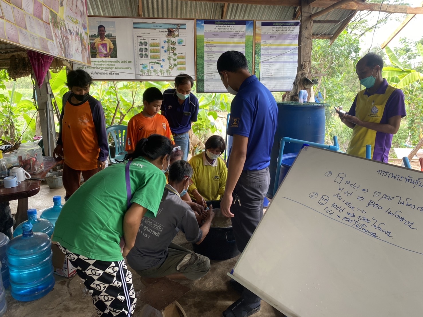 วันที่ 23 มีนาคม 2565 นายสาโรจน์ สนิทไทย ประมงอำเภอสุวรรณคูหา  ปฏิบัติงานติดตามและทบทวนการดำเนินกิจกรรมการเพาะพันธุ์ปลา ด้วยชุดเพาะพันธุ์ปลาเคลื่อนที่