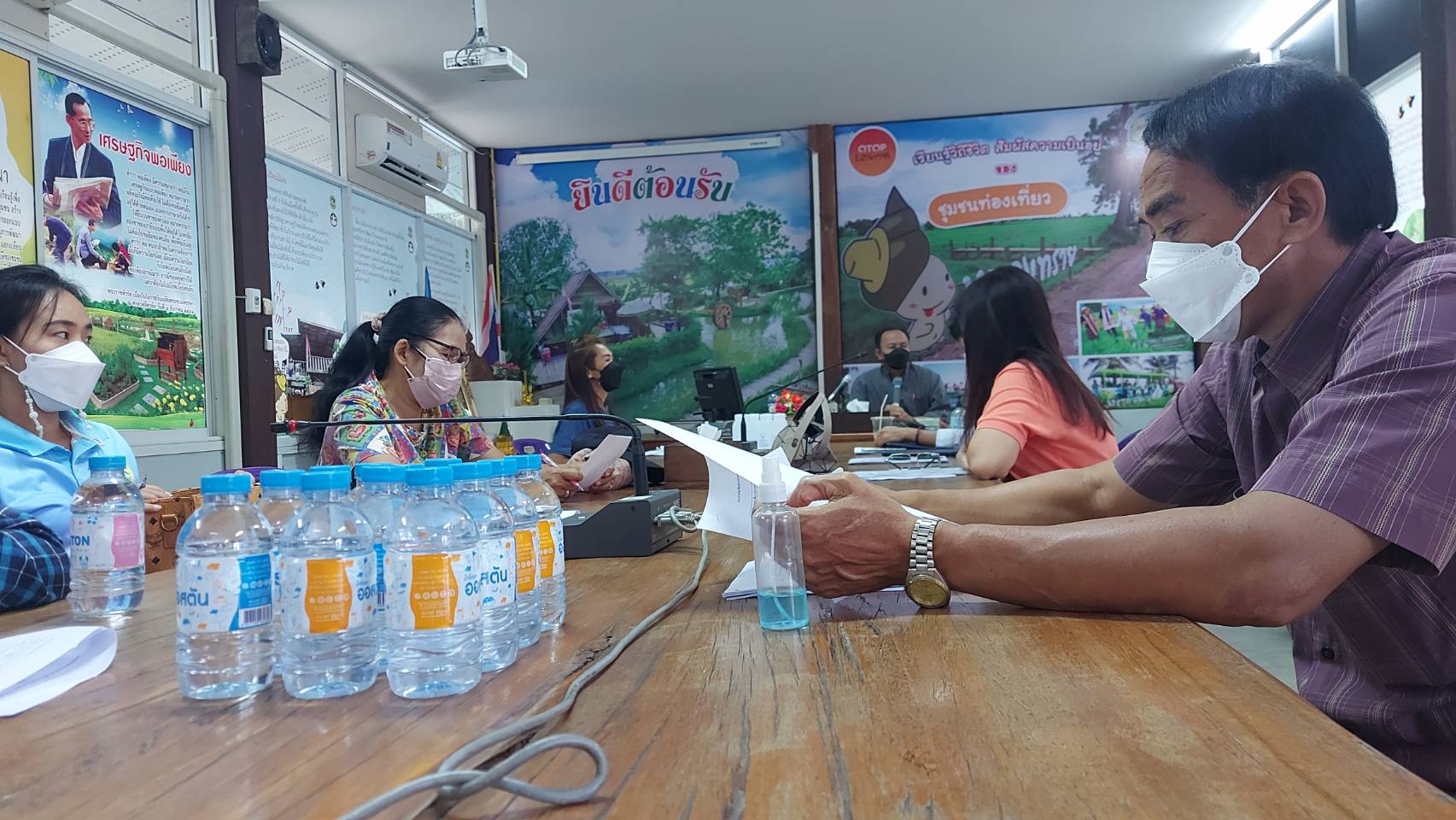 ประชุมเพื่อทบทวนแผนพัฒนาหมู่บ้าน ภายใต้โครงการขับเคลื่อนการเกษตรระดับหมู่บ้าน สู่การผลิตสินค้าเกษตรมูลค่าสูง (ประชุมเตรียมแผนงานภาพรวมขององค์กร)..คลิก