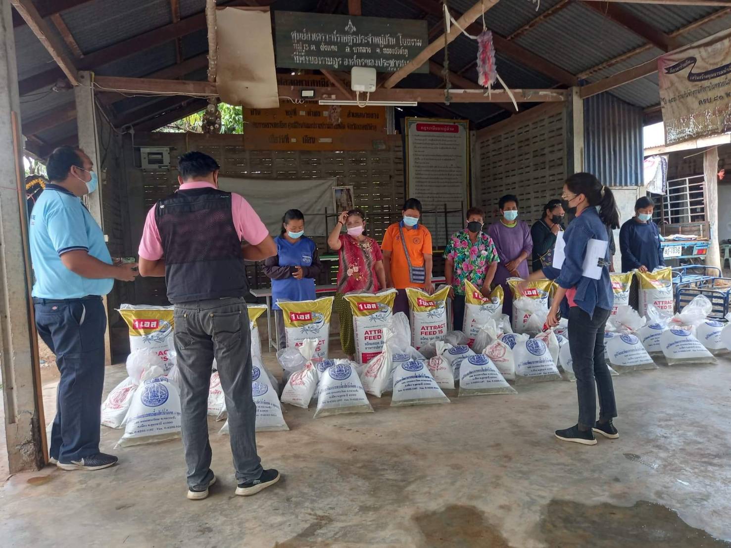 วันที่ 29 มีนาคม 2565 เวลา 11.00 น. นายเมธา ตาลเหล็ก ประมงอำเภอนากลาง ร่วมกับเจ้าหน้าที่ศูนย์วิจัยและพัฒนาการเพาะเลี้ยงสัตว์น้ำจืดอุดรธานี ส่งมอบปัจจัยการผลิต..คลิก
