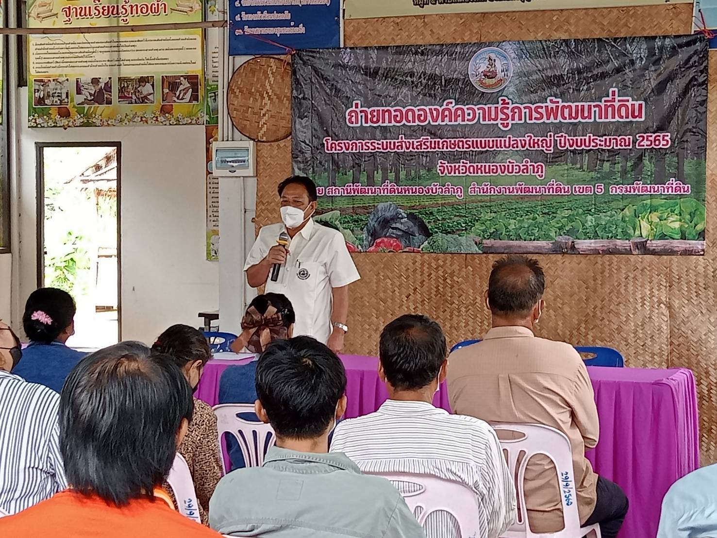 วันที่ 30 มีนาคม 2565 เวลา 09.00 น. นายบุญหลาย กุลนารัตน์ ประมงจังหวัดหนองบัวลำภู มอบหมายให้ นางสาวมลฤดี ลิ้มสุวรรณ ประมงอำเภอศรีบุญเรือง นายธีรศักดิ์ ศรีร่องหอย นักวิชาการประมงปฏิบัติการ และนายกฤษณะ รถหามแห่ นักวิชาการประมง สำนักงานประมงจังหวัดหนองบัวลำภู ร่วมจัดกิจกรรมให้บริการประชาชน เนื่องในวันข้าราชการพลเรือน ปี2565..คลิก