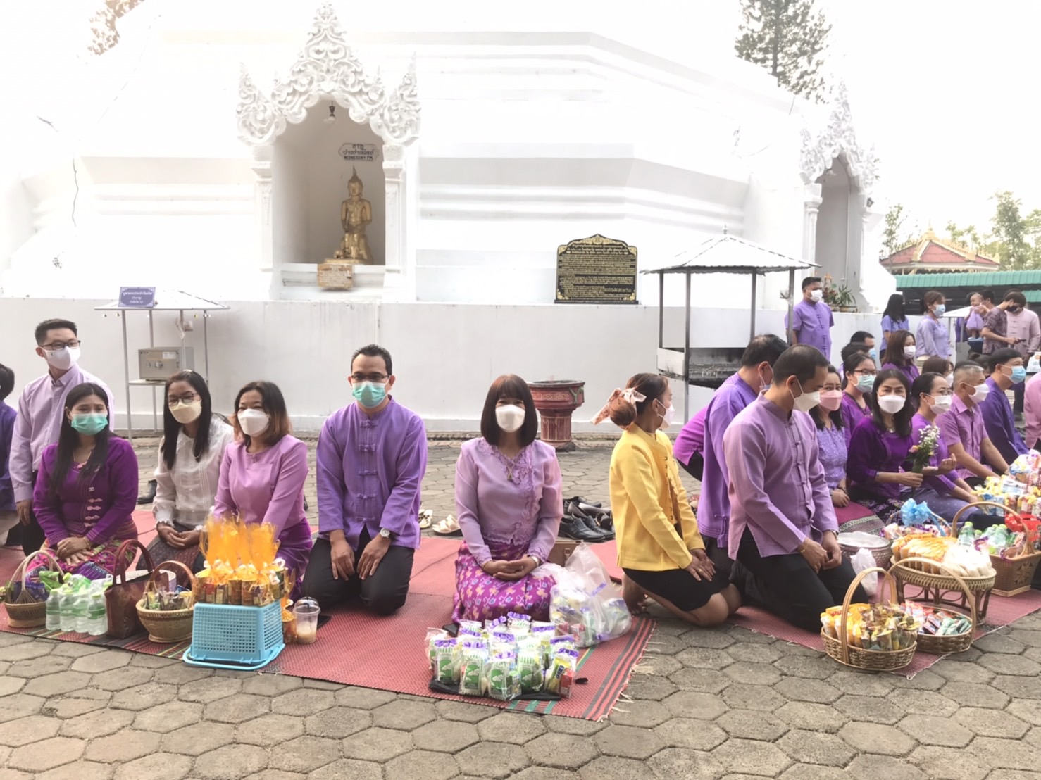 ร่วมพิธีทำบุญตักบาตรพระสงฆ์และสามเณร เนื่องในโอกาสวันคล้ายวันพระราชสมภพ สมเด็จพระกนิษฐาธิราชเจ้า กรมสมเด็จพระเทพรัตนราชสุดาฯ สยามบรมราชกุมารี ๒ เมษายน ๒๕๖๕..คลิก