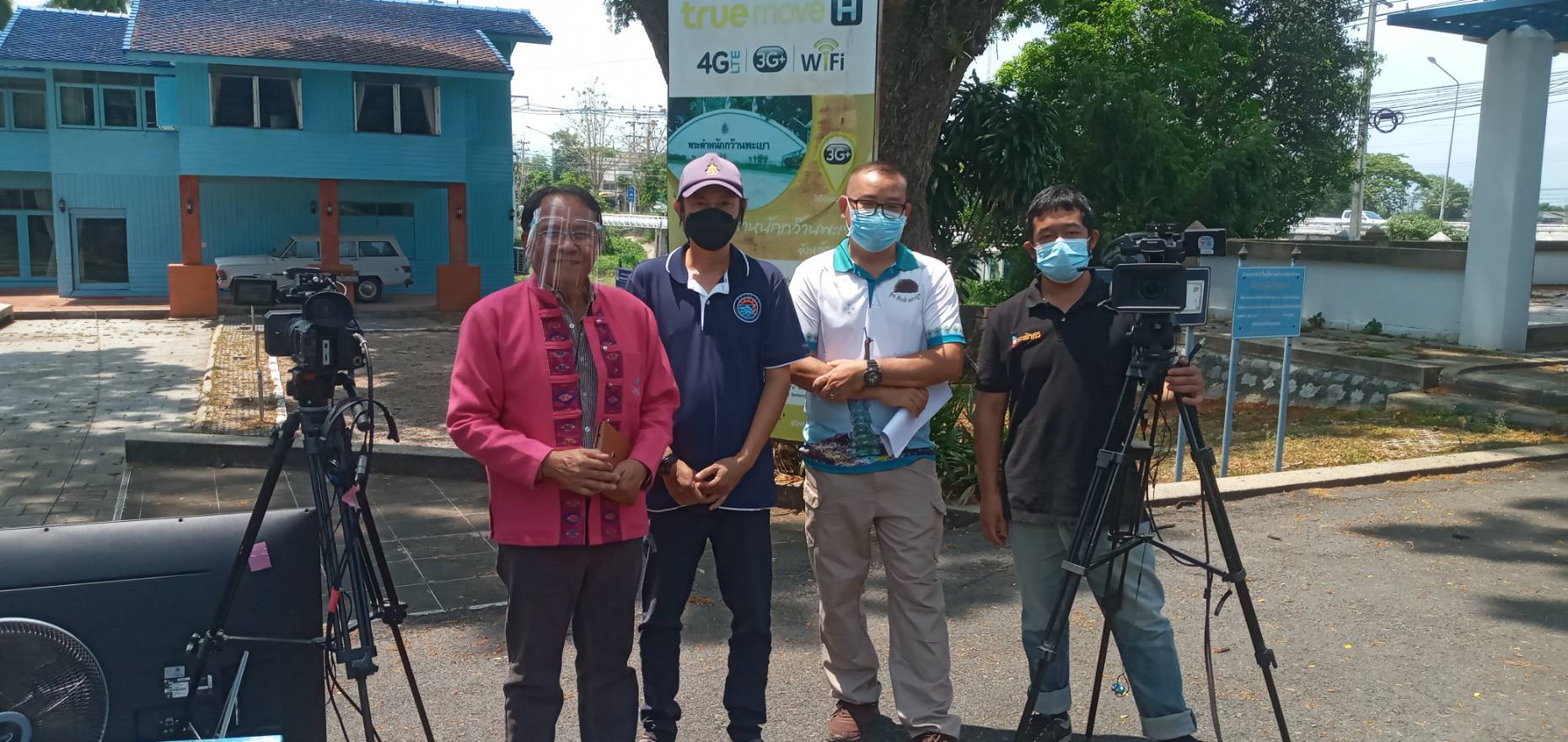 ถ่ายทอดสดพะเยาทีวีบริเวณถนนหน้าที่ประทับสมเด็จพระศรีนครินทราบรมราชชนนี “พระตำหนักสมเด็จย่า”..คลิก
