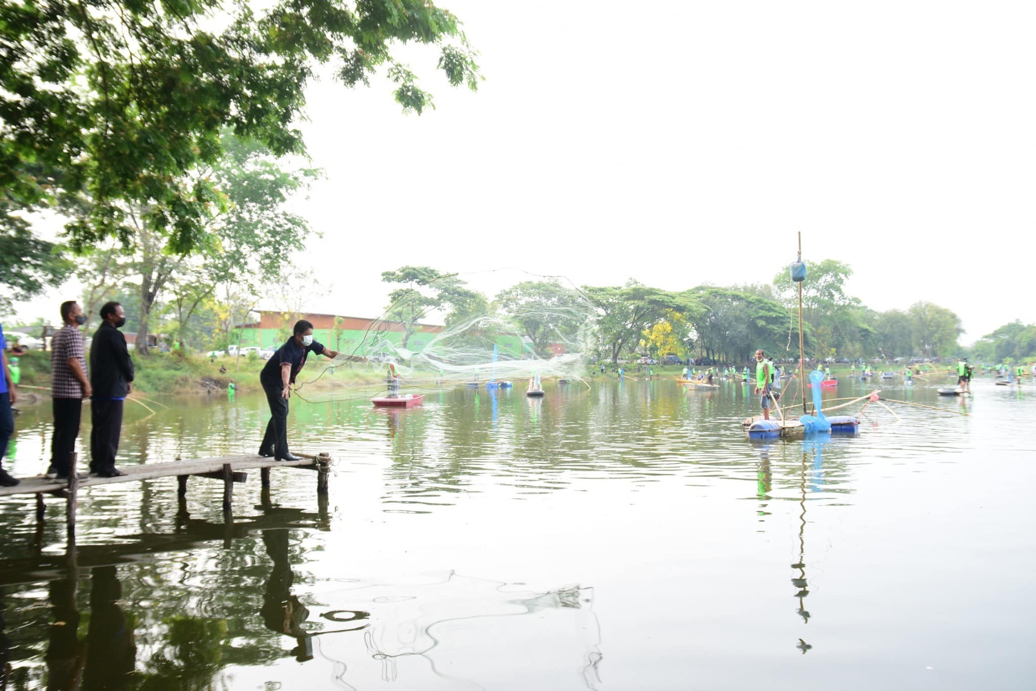 วันที่ 7 เมษายน 2565 จัดกิจกรรมจับปลาในแหล่งน้ำขึ้นใช้ประโยชน์ด้วยวิธีการขายบัตรจับปลาโดยใช้เครื่องมือแห ยอ และสวิง มีผู้สนใจเข้าร่วมกิจกรรมประมาณ 450 คน..คลิก