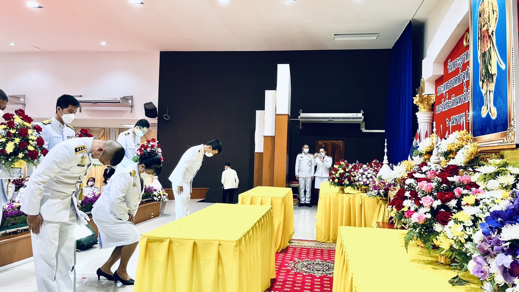 เข้าร่วมพิธีเนื่องในวันพระบาทสมเด็จพระพุทธยอดฟ้าจุฬาโลกมหาราช วันที่ระลึกมหาจักรกรีบรมราชวงศ์ ประจำปี 2565 และวันข้าราชการพลเรือน ประจำปี 2565..คลิก