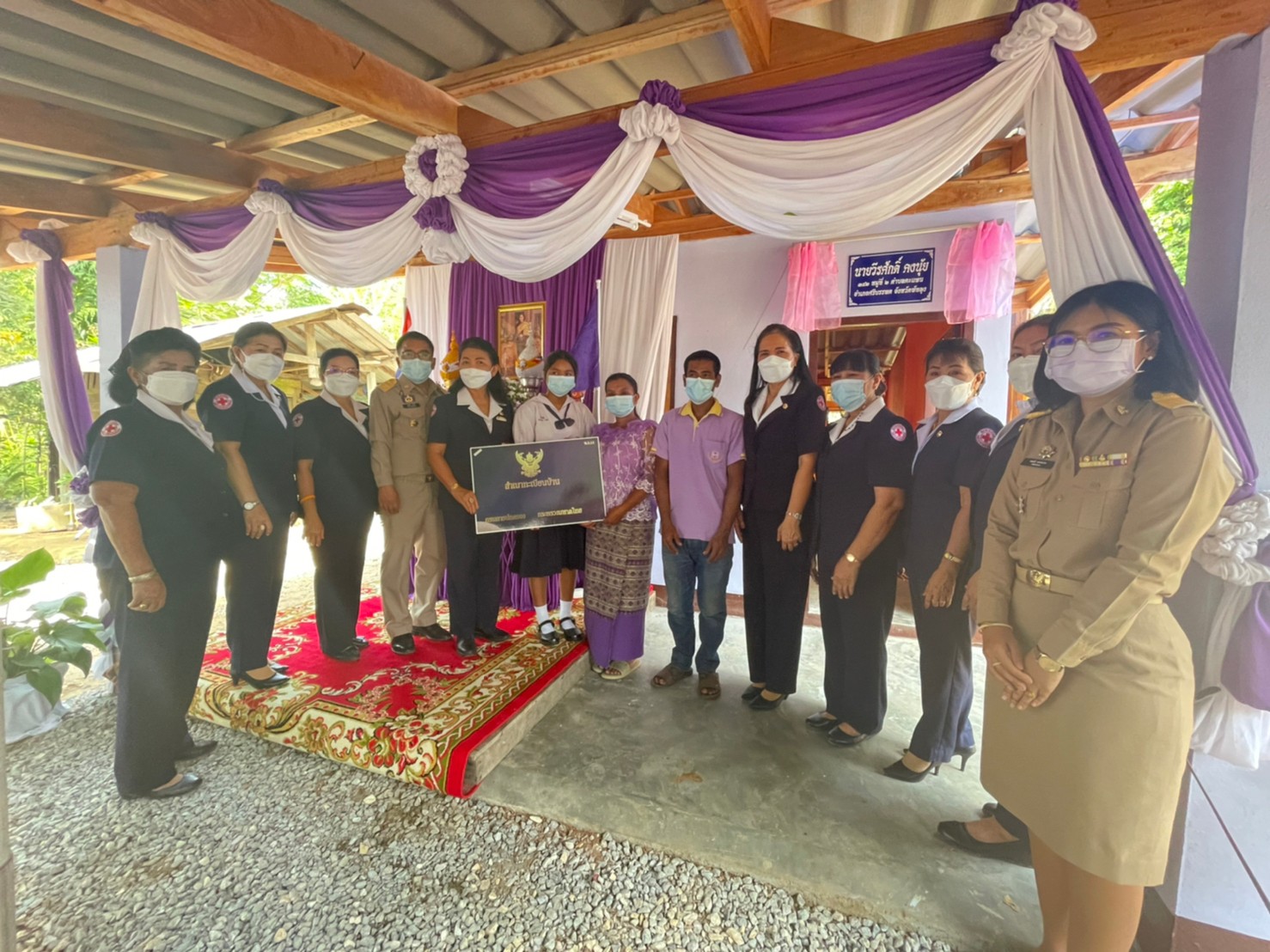 ร่วมพิธีเปิดและส่งมอบบ้านกาชาดจังหวัดพัทลุง เพื่อเทิดพระเกียรติสมเด็จพระกนิษฐาธิราชเจ้ากรมสมเด็จพระเทพรัตนราชสุดาฯสยามบรมราชกุมารี..คลิก