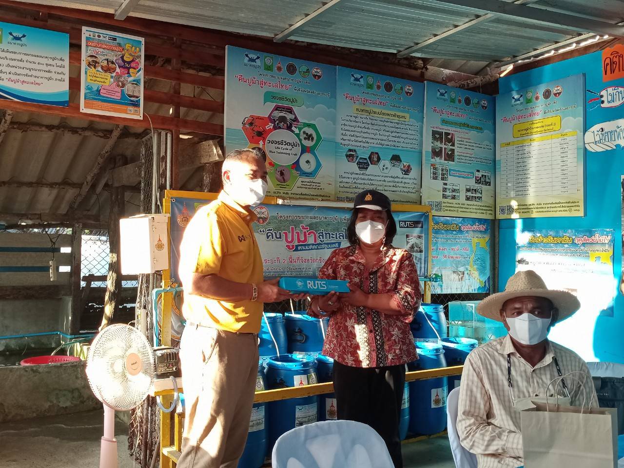 ร่วมเป็นเกียรติต้อนรับคณะทำงานโครงการขยายผลธนาคารปูม้า ณ กลุ่มธนาคารปูม้า (นางสาวมณีรัตน์ คลองรั้ว) ม.3 ต.ตลิ่งชัน อ.เหนือคลอง จ.กระบี่..คลิก
