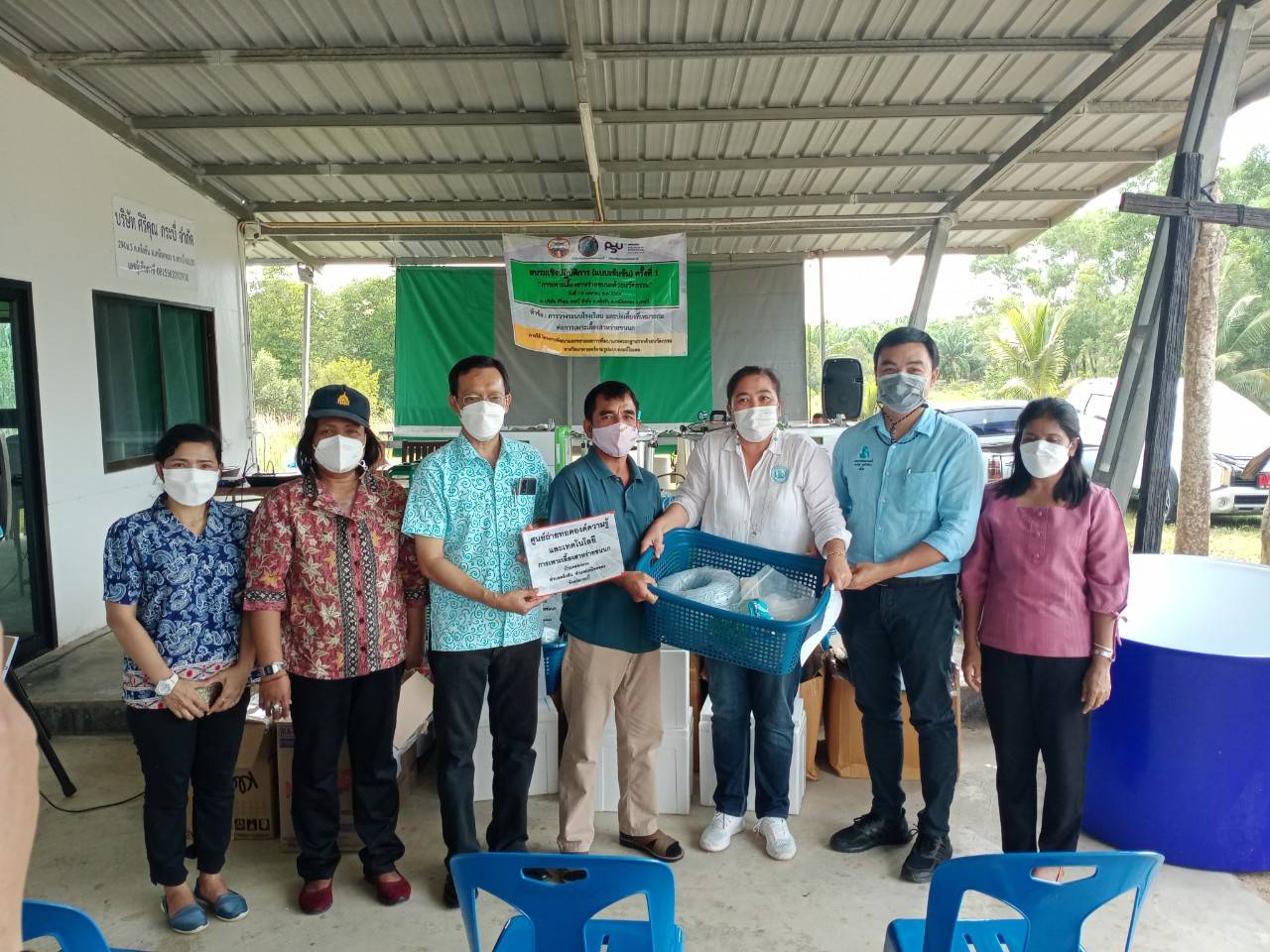 ลงพื้นที่ หมู่ที่ ๑ ตำบลตลิ่งชัน อำเภอเหนือคลอง จังหวัดกระบี่ ส่งมอบวัสดุการเกษตร จำนวน 25 รายการ  และครุภัณฑ์ 2 รายการ กิจกรรมส่งเสริมการเลี้ยงสาหร่ายขนนกด้วยนวัตกรรมใหม่ปีงบประมาณ พ.ศ.2565..คลิก