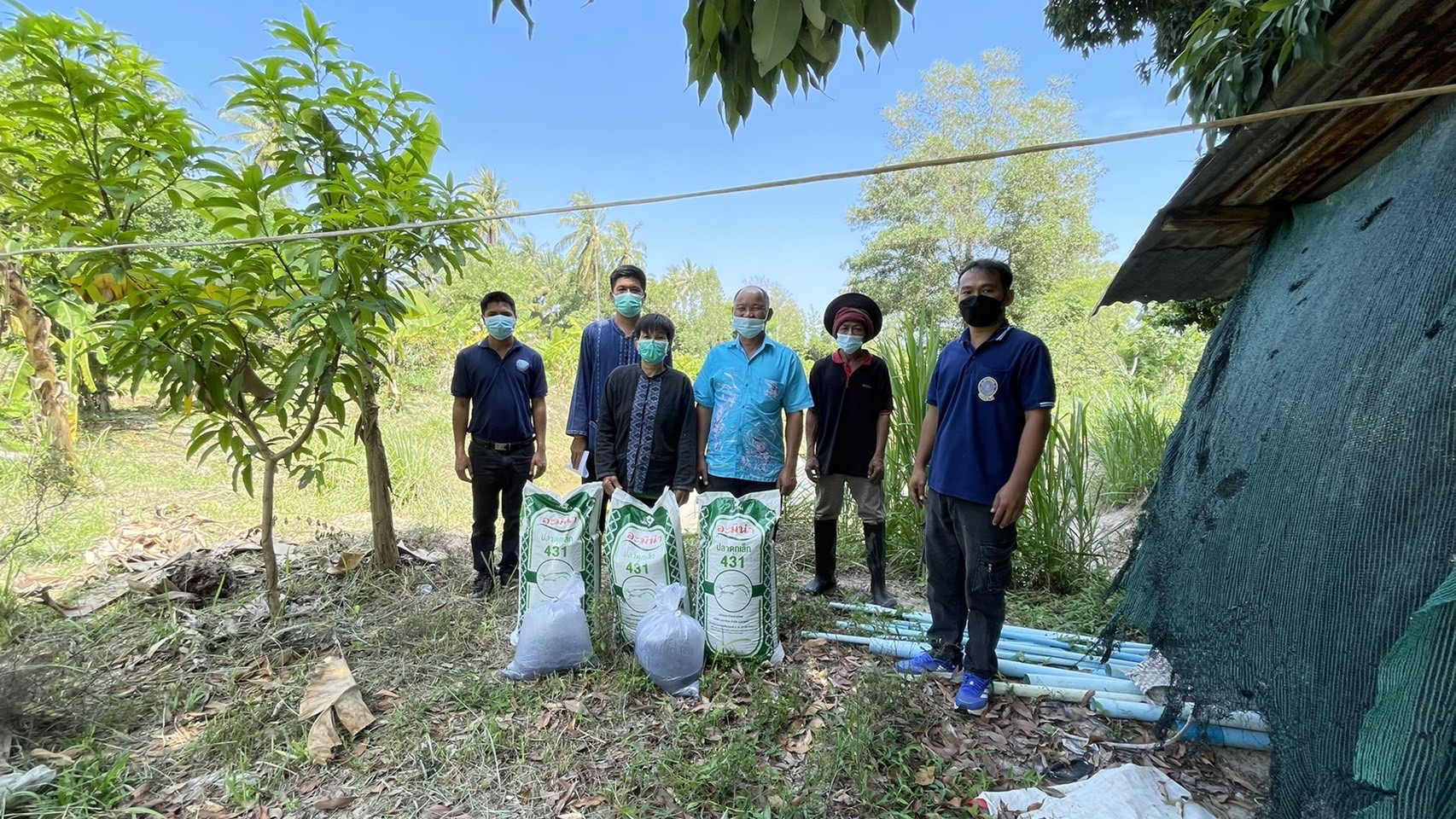 สำนักงานประมงจังหวัดมุกดาหาร มอบปัจจัยการผลิต โครงการเกษตรทฤษฎีใหม่ด้านการประมง ประจำปี 2565..คลิก