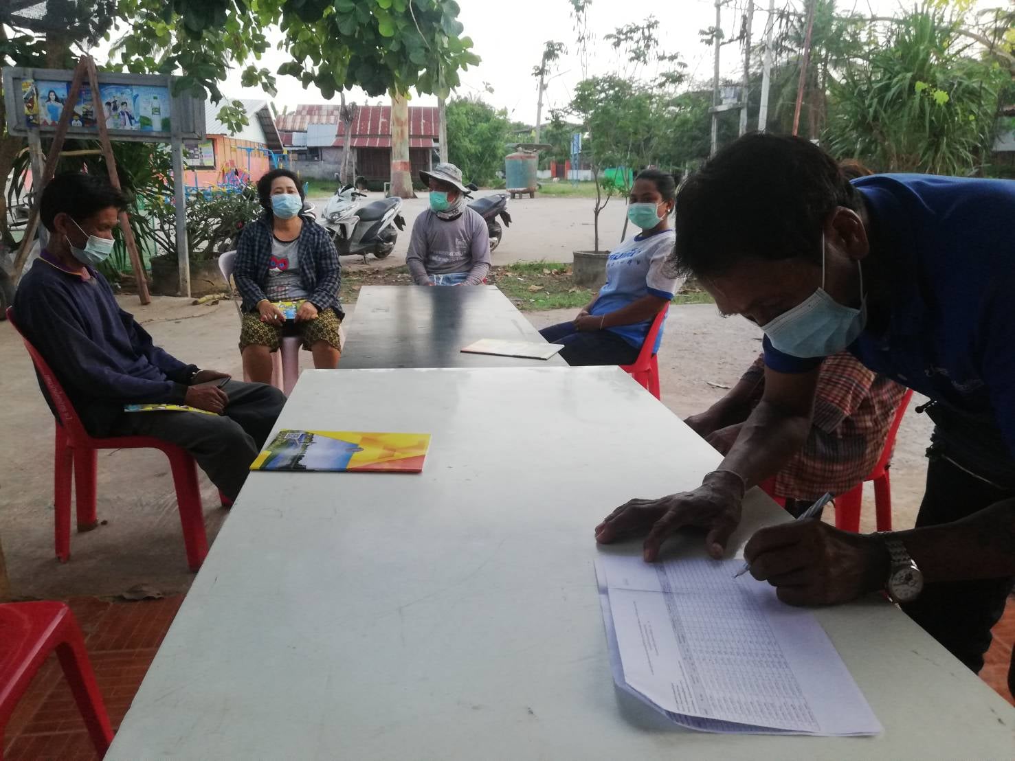 วันที่ 20 เมษายน 2565 นายวิทยา ประเสริฐสังข์ ประมงอำเภอโนนสัง ดำเนินการส่งเสริมให้ความรู้เกษตรกรโครงการส่งเสริมอาชีพประมง..คลิก